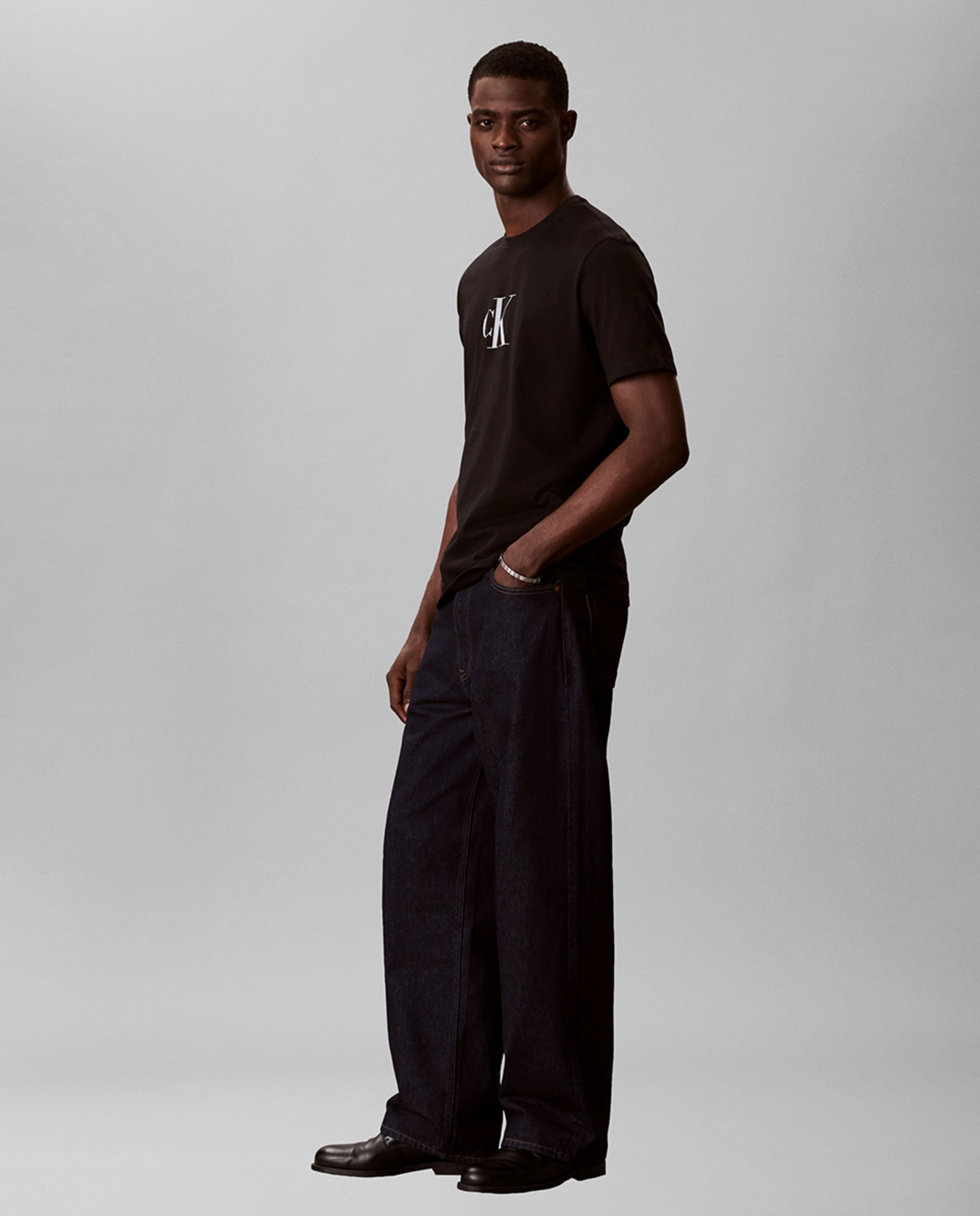 T-shirt com Logótipo às Riscas Preto-3
