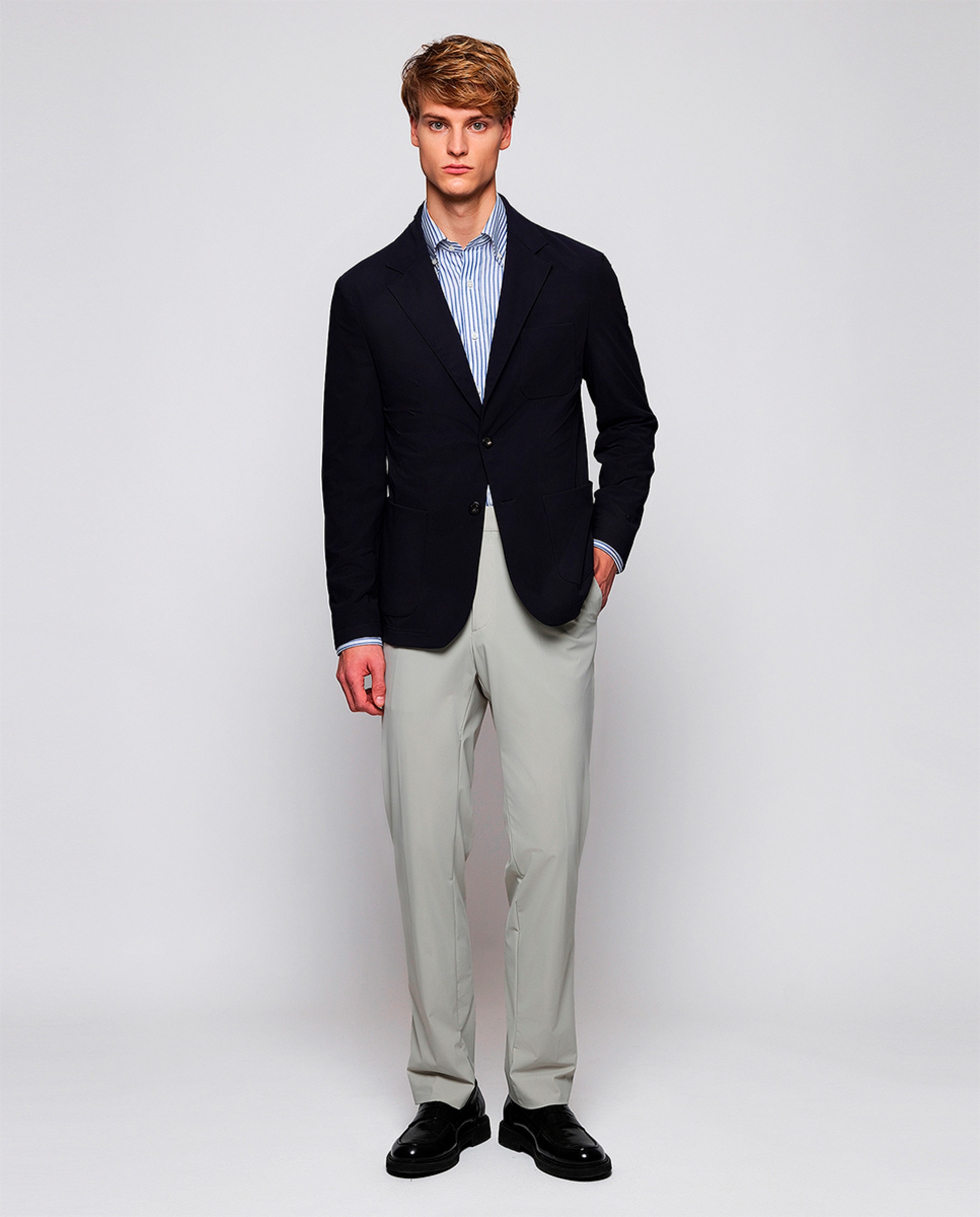 Imagem 0 de Calças Custom Fit em Tecido Técnico