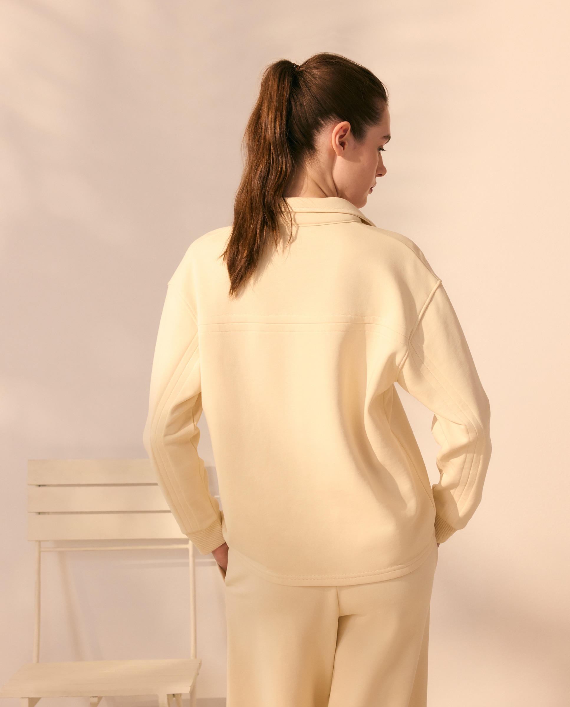 Polo Liso com Detalhes nas Mangas 120 Cru-3