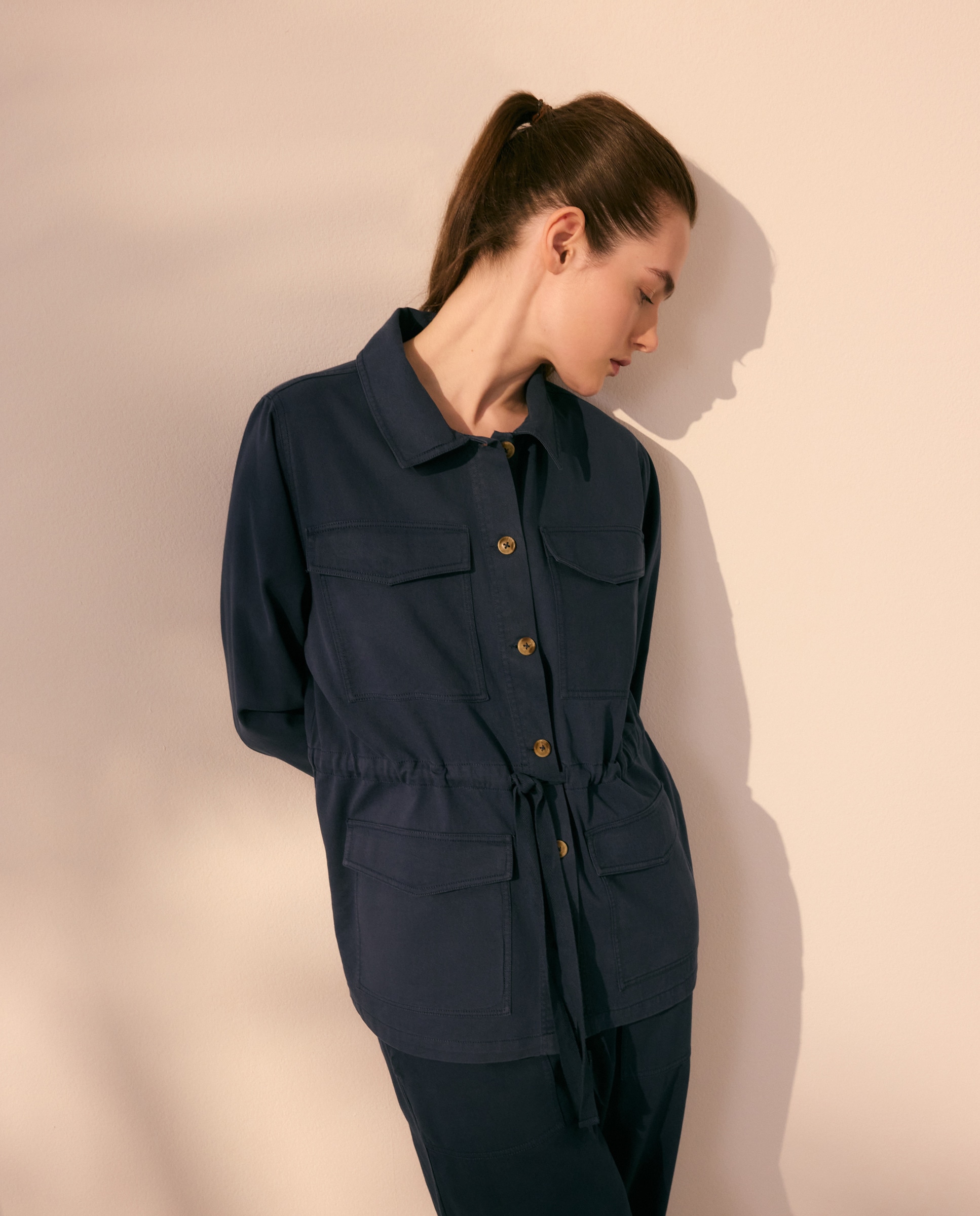 Casaco Liso com Bolsos e Detalhe de Cordão Azul-marinho-2