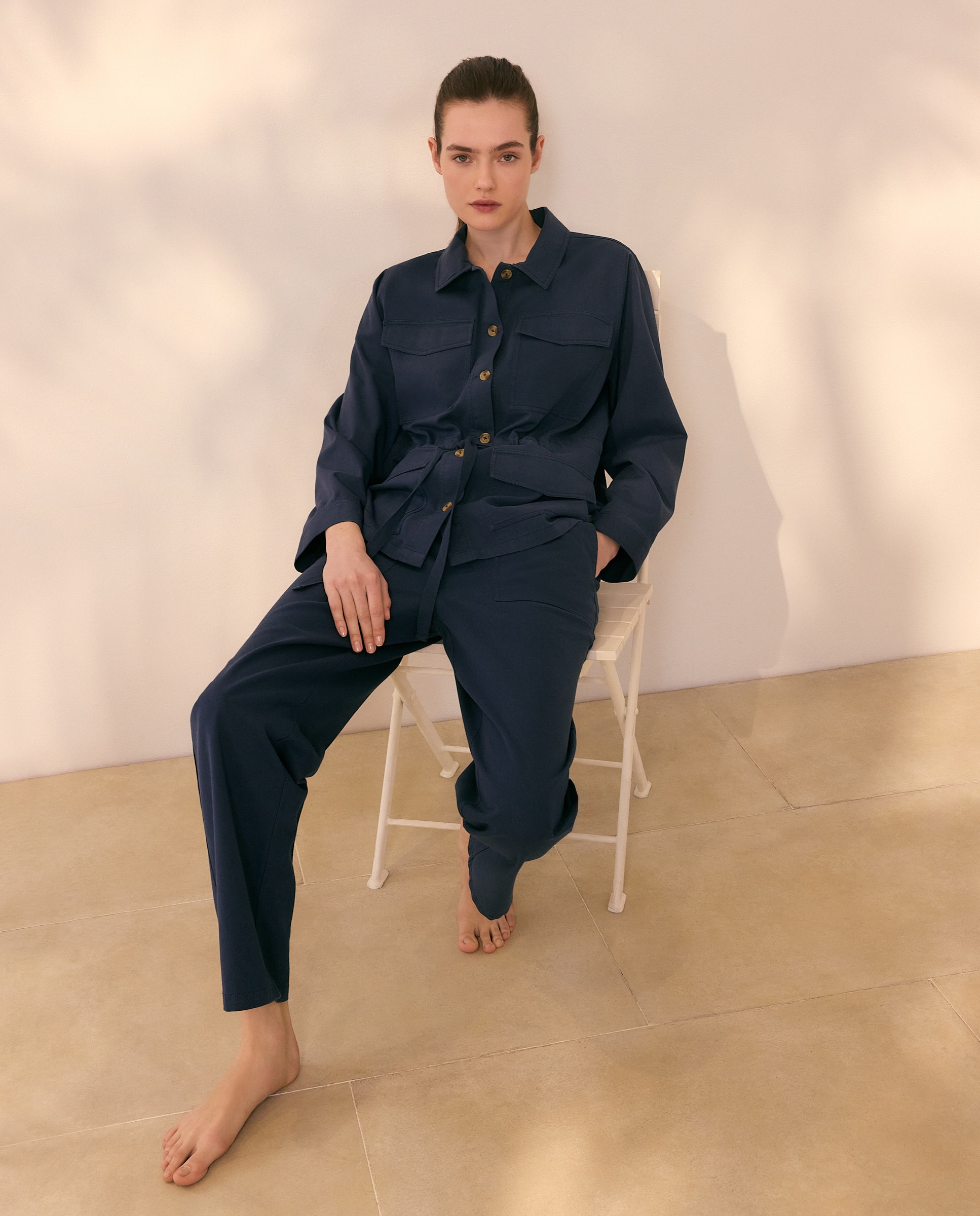 Imagem 0 de Casaco Liso com Bolsos e Detalhe de Cordão