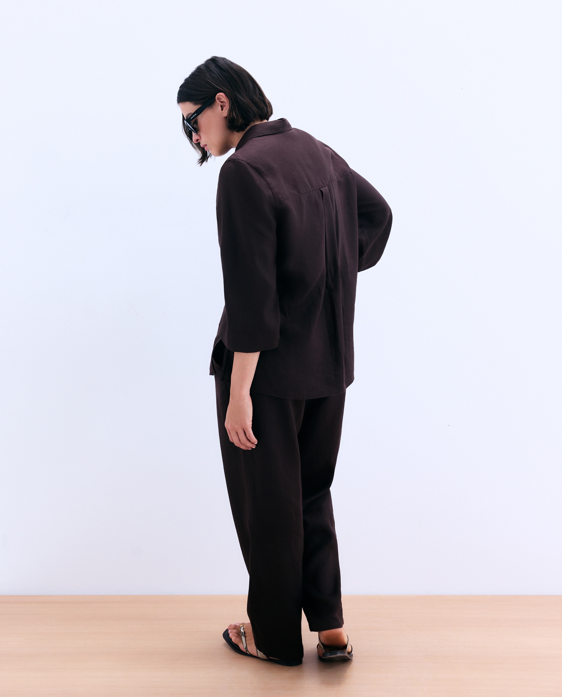 Blusa Aberta Lisa de Linho Castanho-3