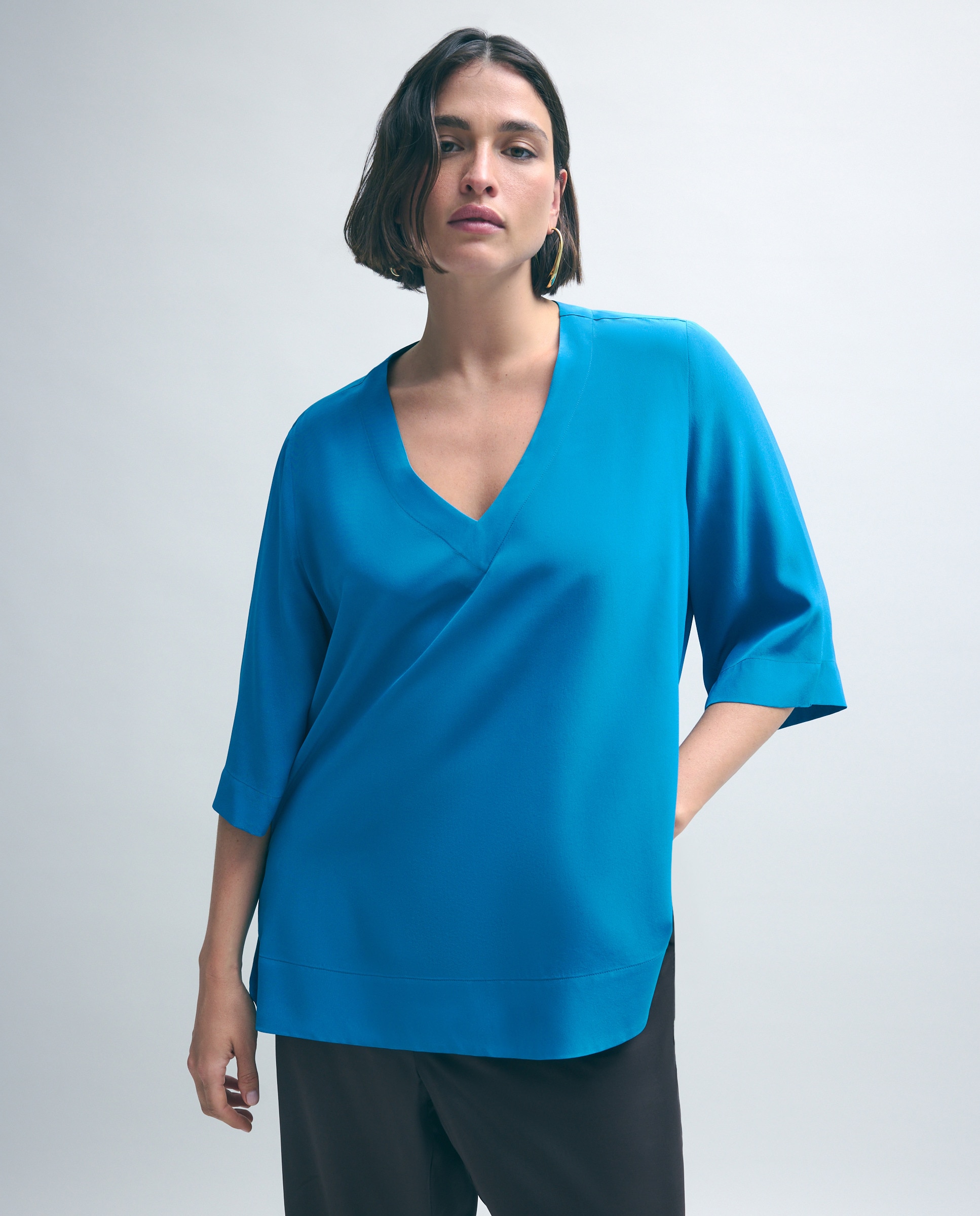 Imagem 0 de Top de Seda com Decote em Bico