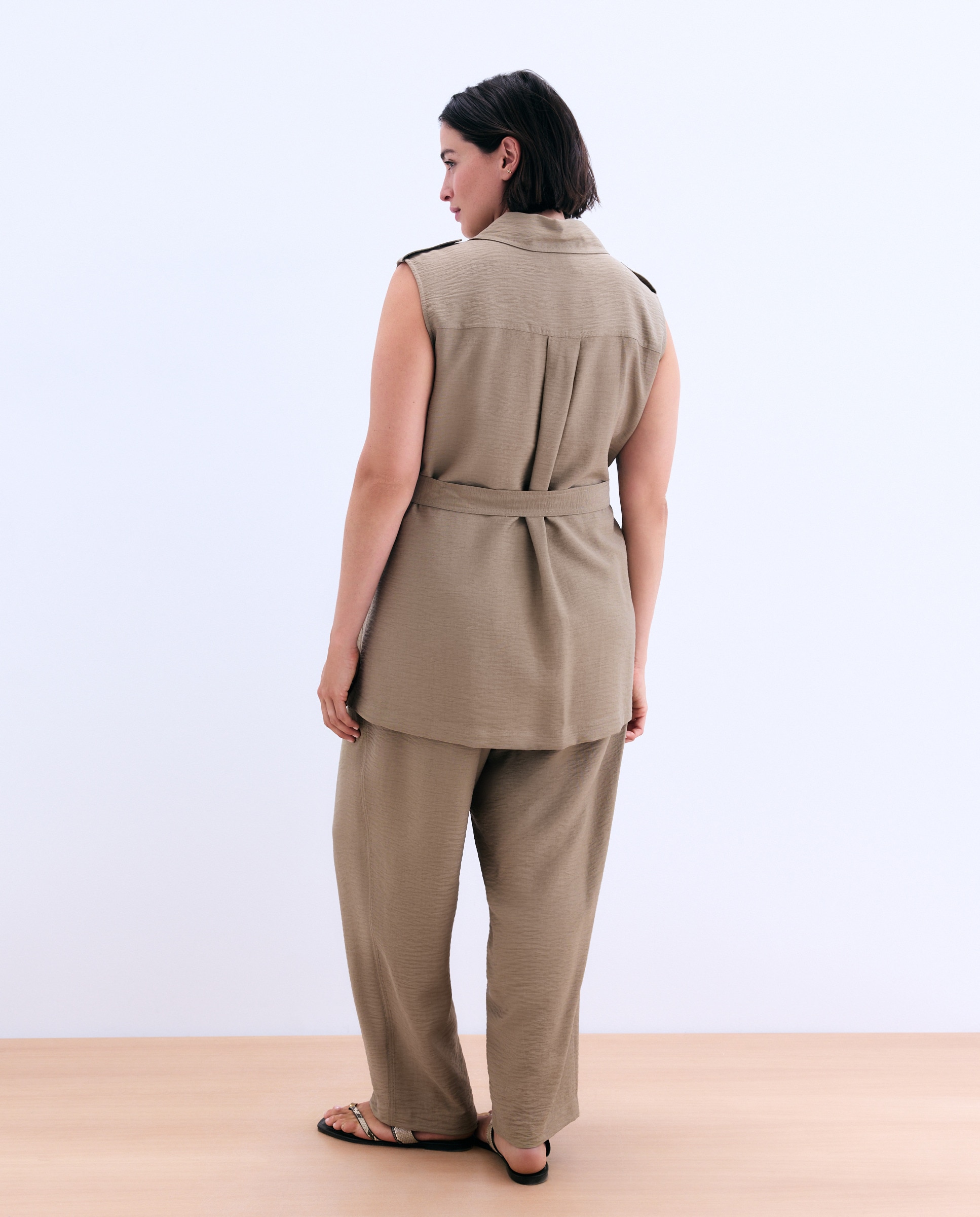 Sobrecamisa sem Mangas e com Cinto 730 Camel-3