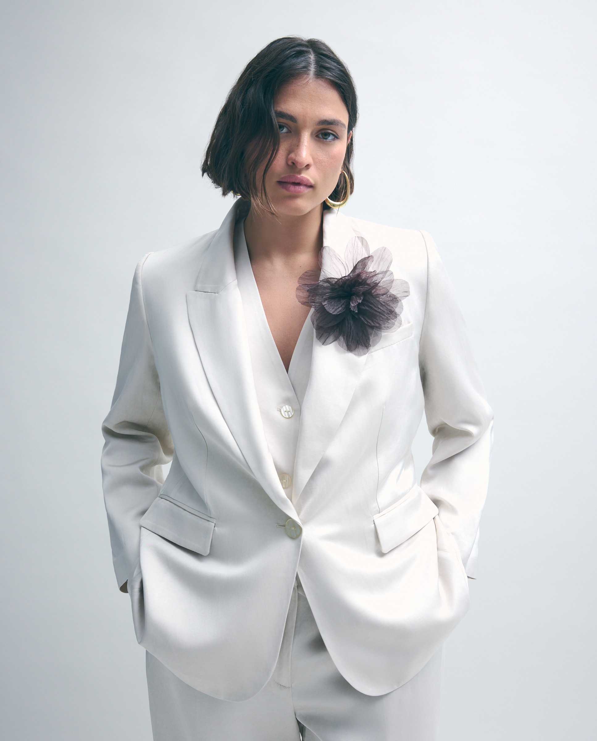 Blazer Acetinado com Flor 130 Marfim-2