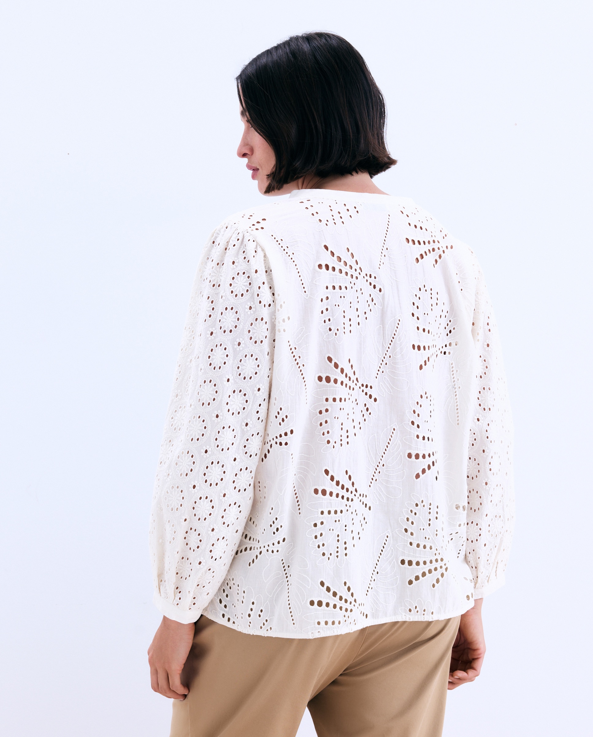 Blusa de Manga Comprida com Bordados Combinados 120 Cru-3
