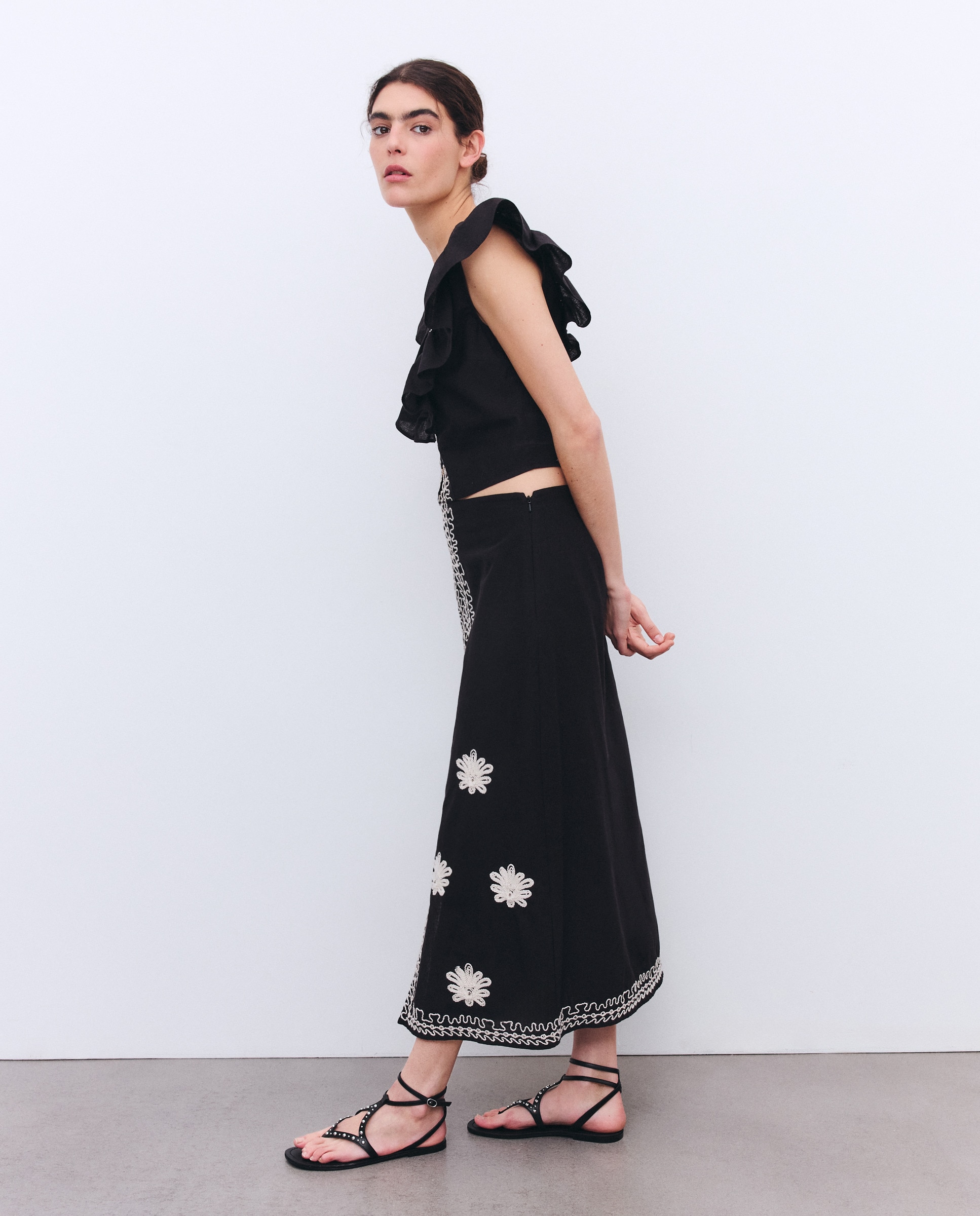 Saia Midi com Bordados Preto-1