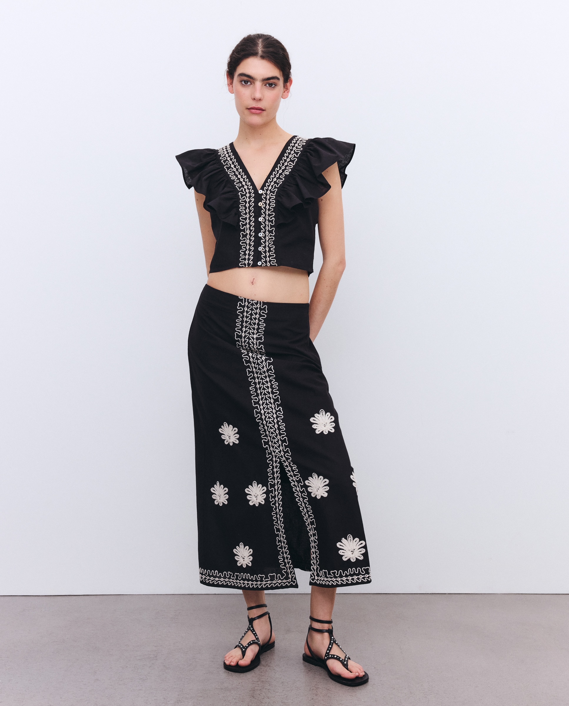 Blusa sem Mangas com Folho Preto-4