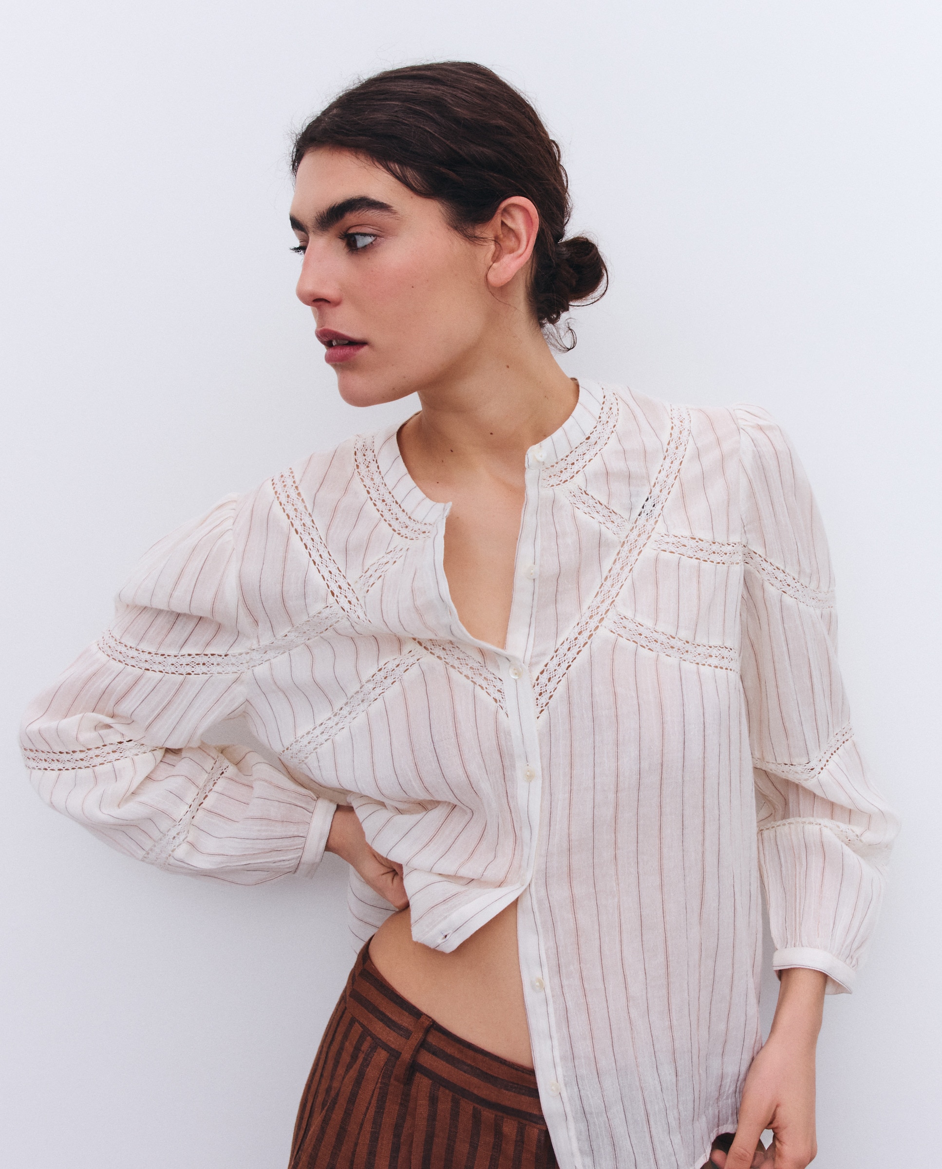 Imagem 0 de Blusa de Manga Comprida às Riscas com Renda