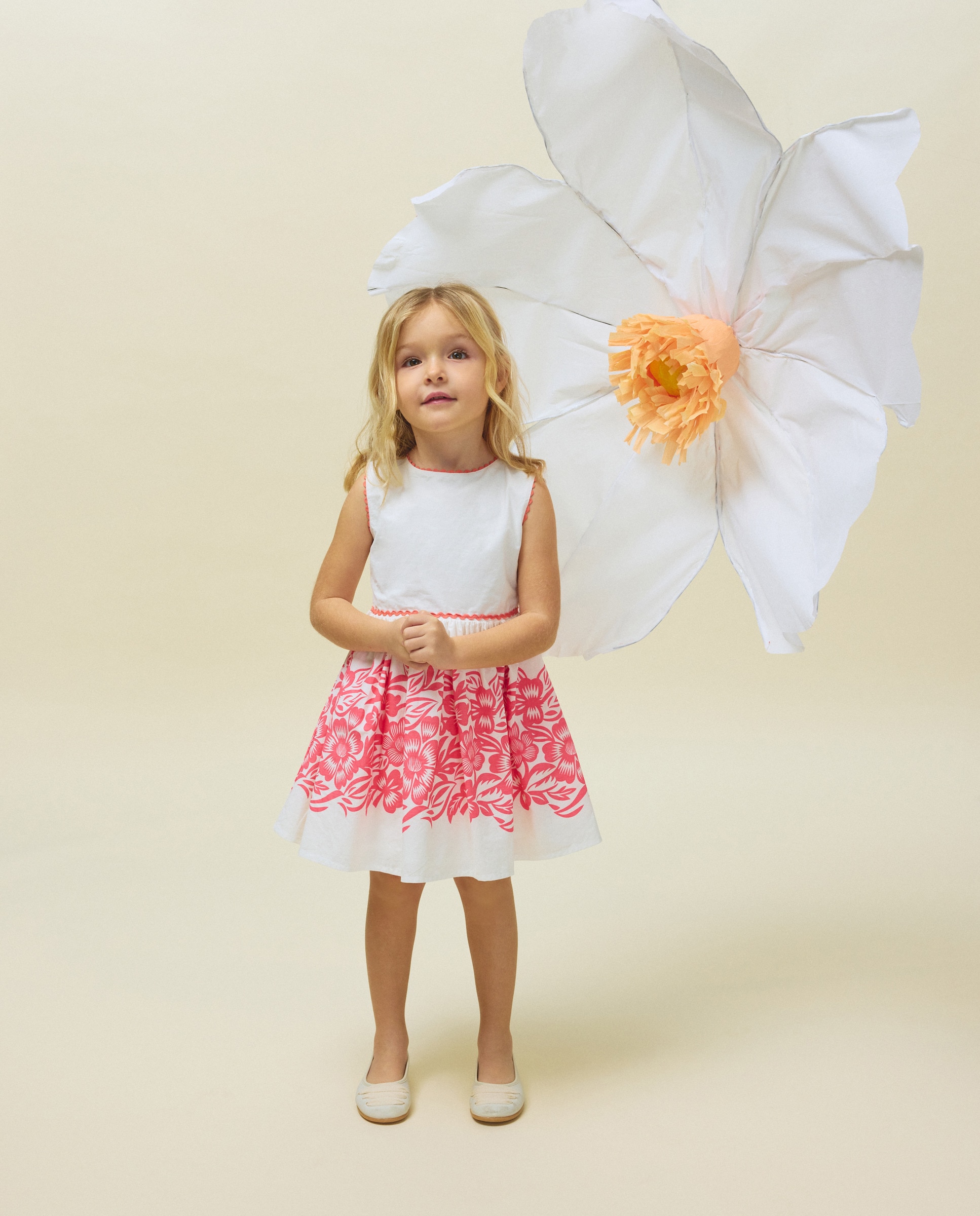 Imagem 0 de Vestido sem Mangas com Costas Abertas