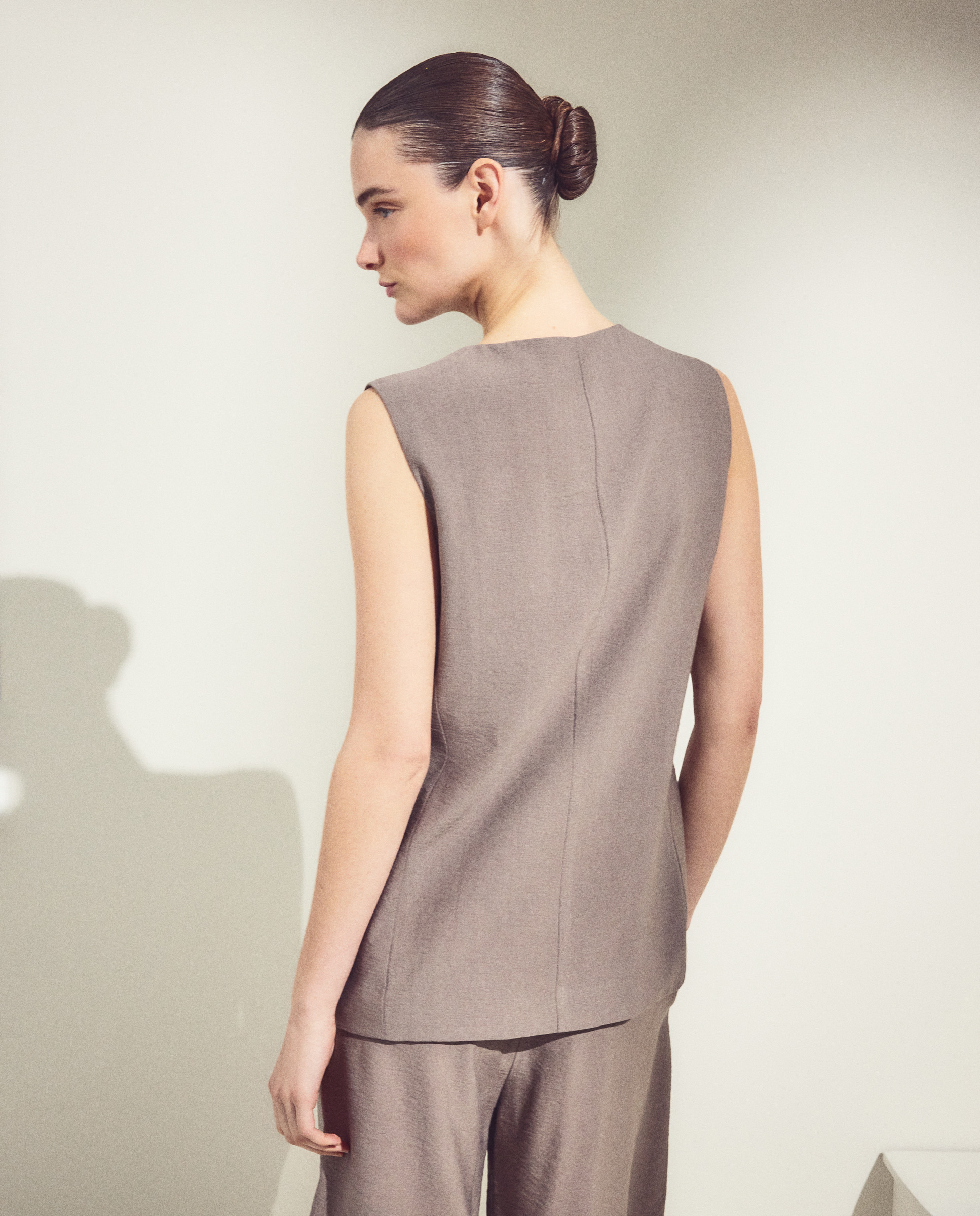 Colete comprido liso Visom-Escuro-2