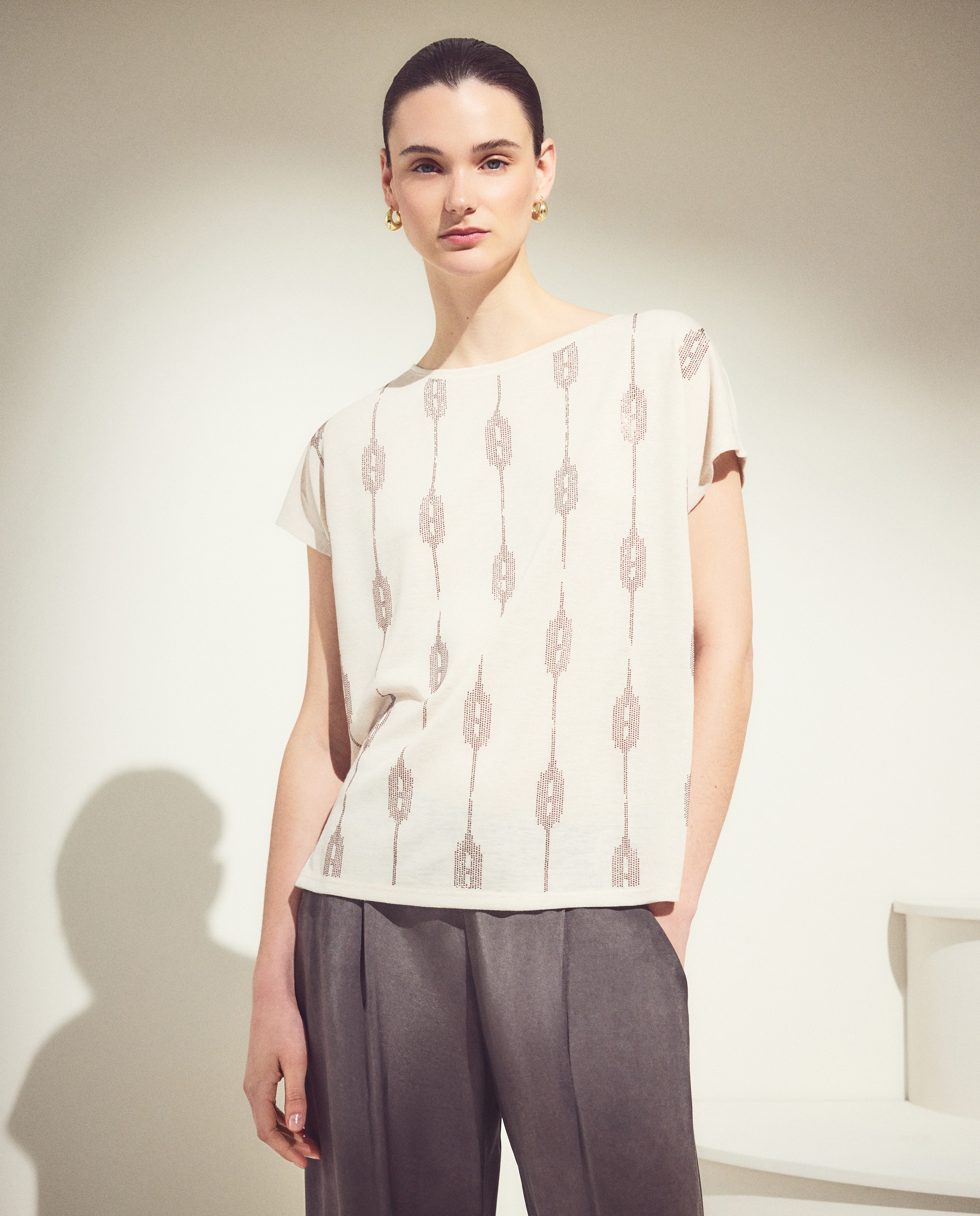 Imagem 0 de T-shirt de Manga Curta e Decote Redondo com Tachas