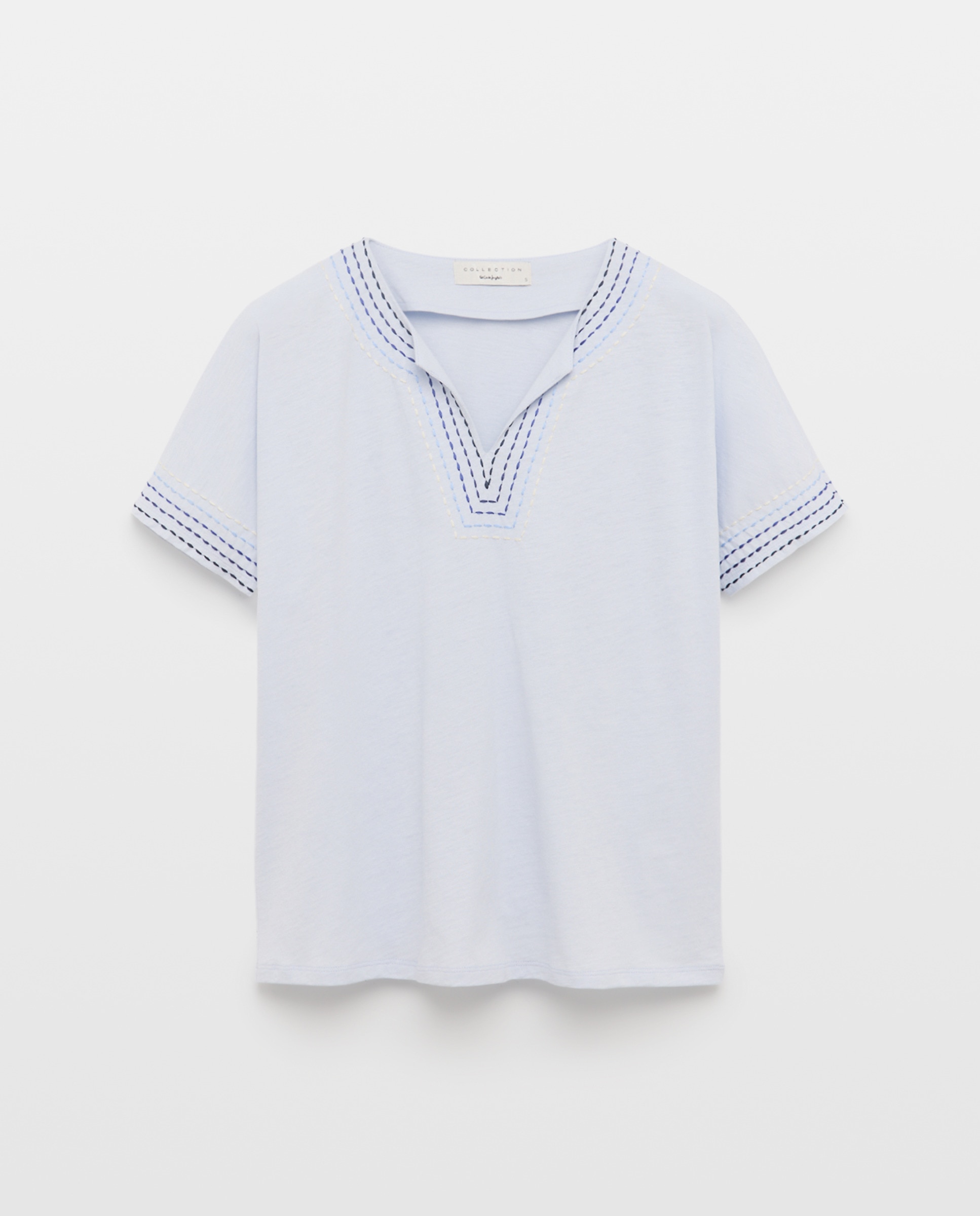 Imagem 0 de T-shirt com Manga Curta e Decote Pronunciado