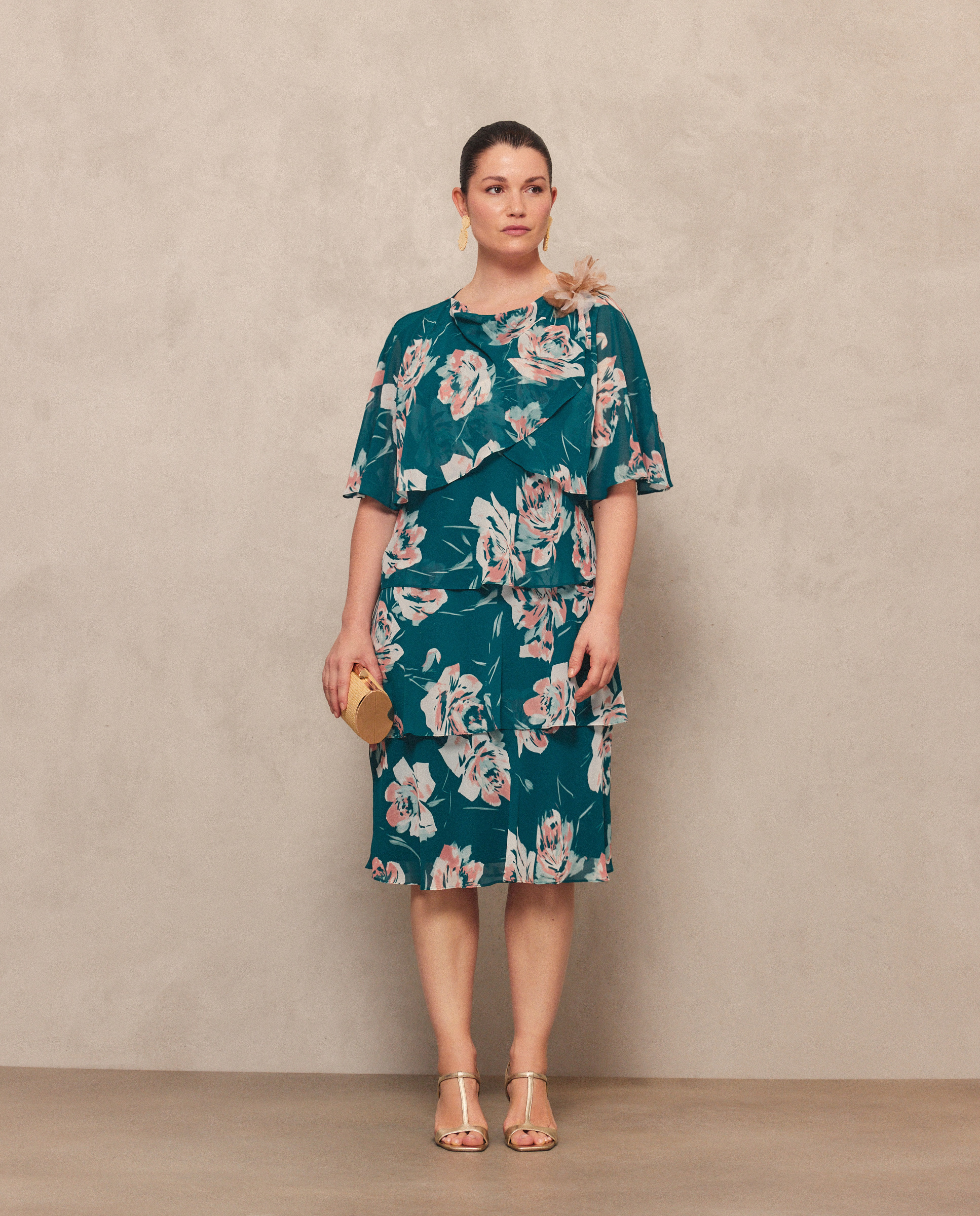 Vestido Curto Multicamadas sem Mangas e com Capelina Estampada Verde-4