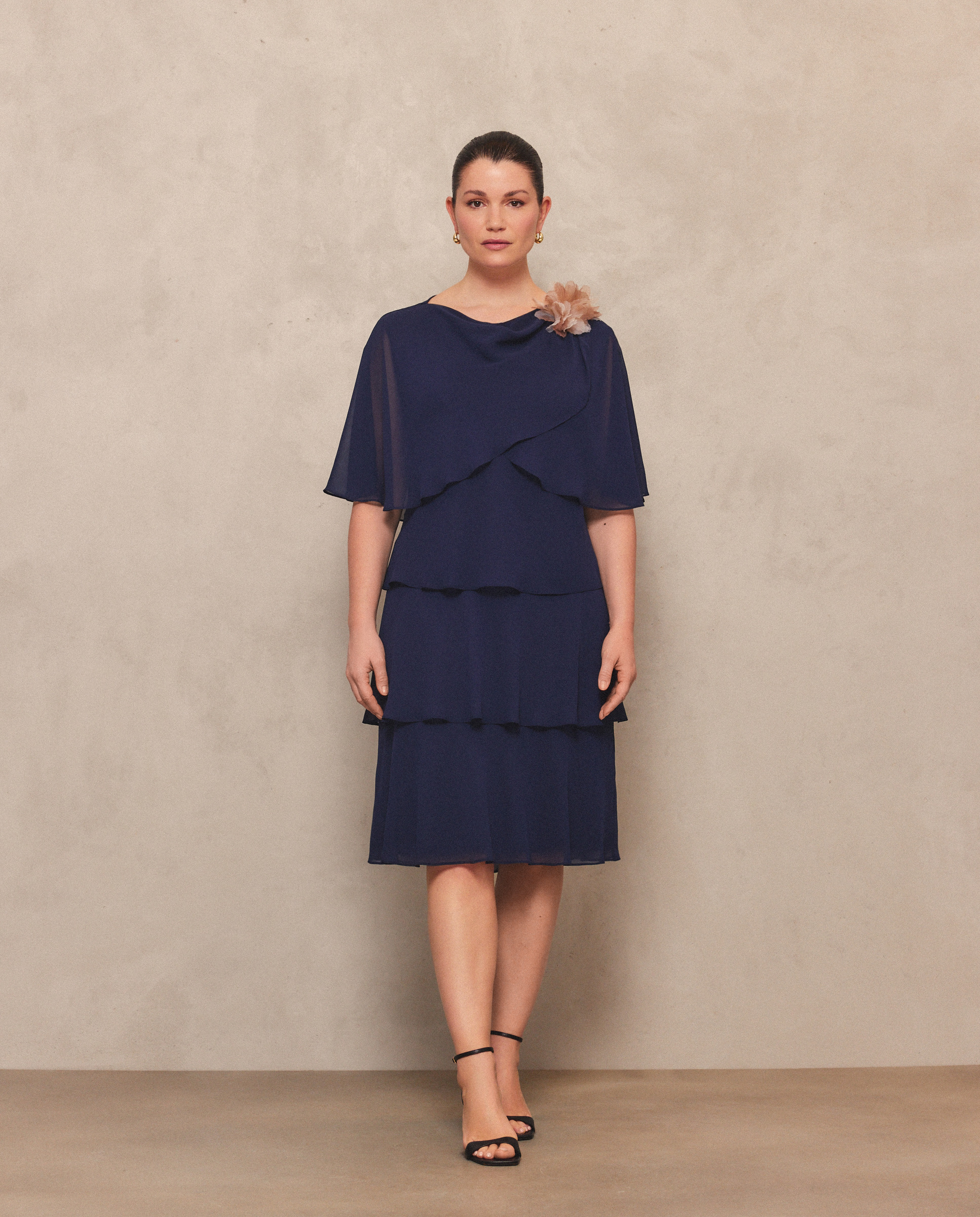 Vestido Curto Multicamadas sem Mangas e com Capelina Estampada Azul-marinho-4