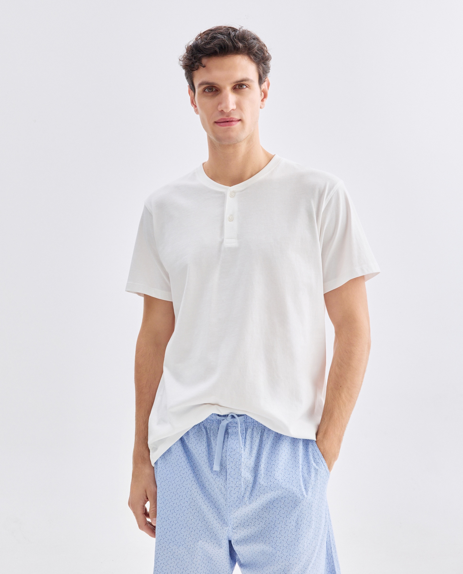 Imagem 0 de T-shirt de Pijama com Gola Tipo Padeiro e Manga Curta