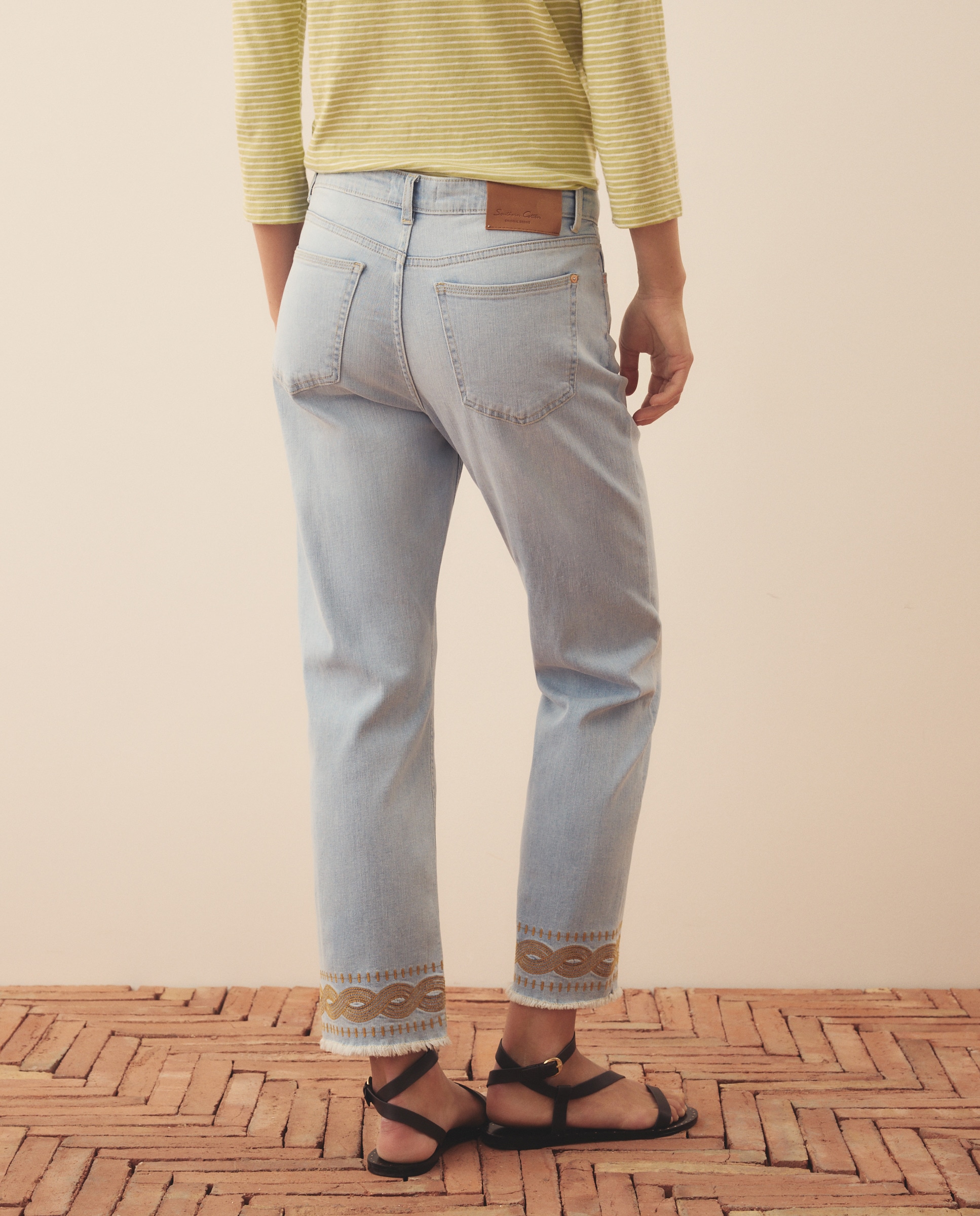 Jeans de 5 Bolsos com Bainha Bordada Cerúleo-3