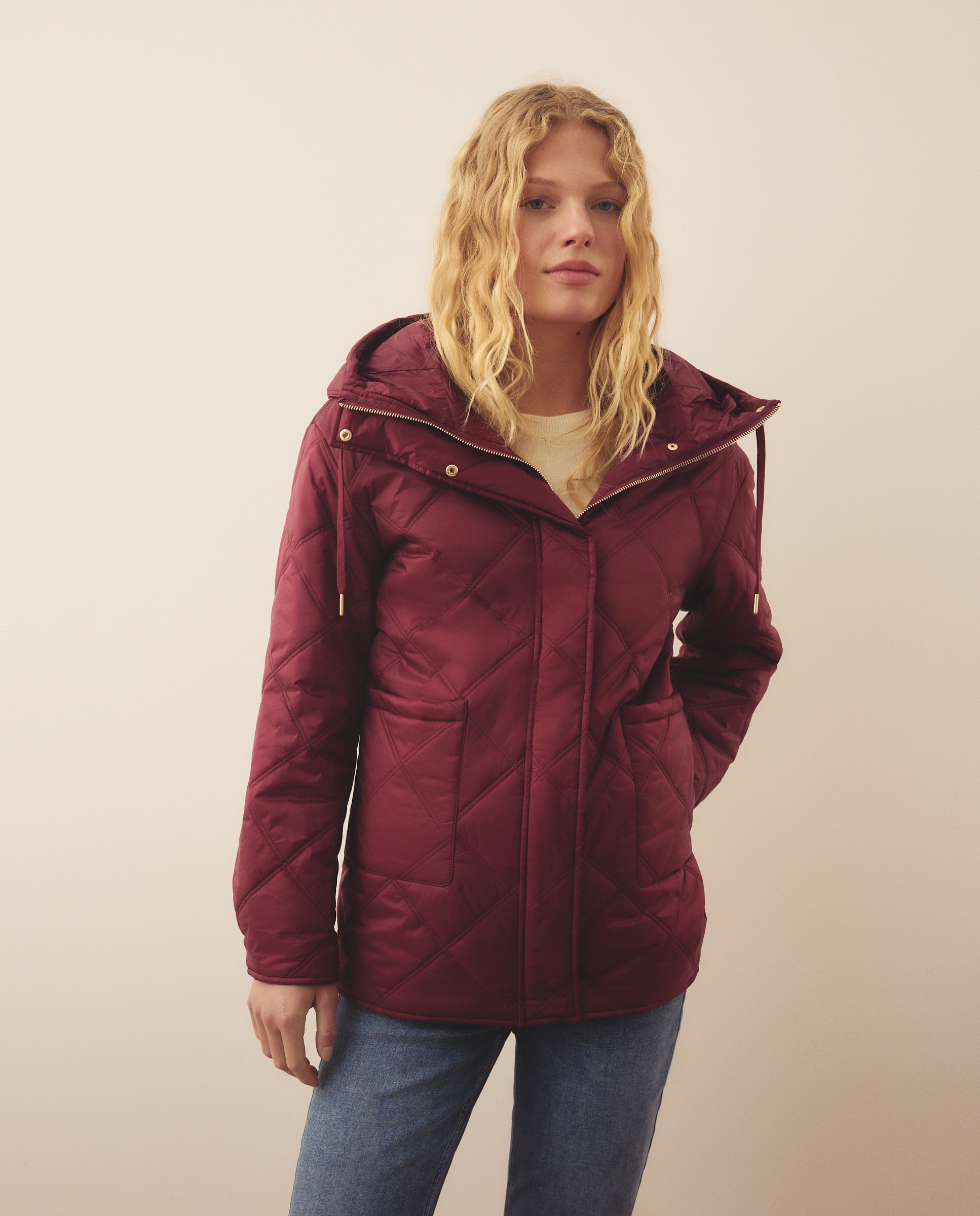 Casaco Acolchoado Comprido com Capuz Bordeaux-3