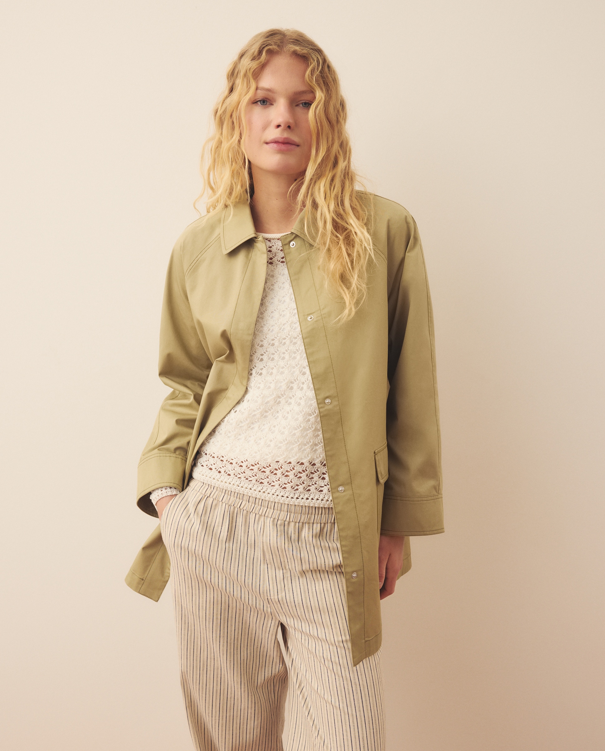 Imagem 0 de Parka Comprida Lisa para a Chuva