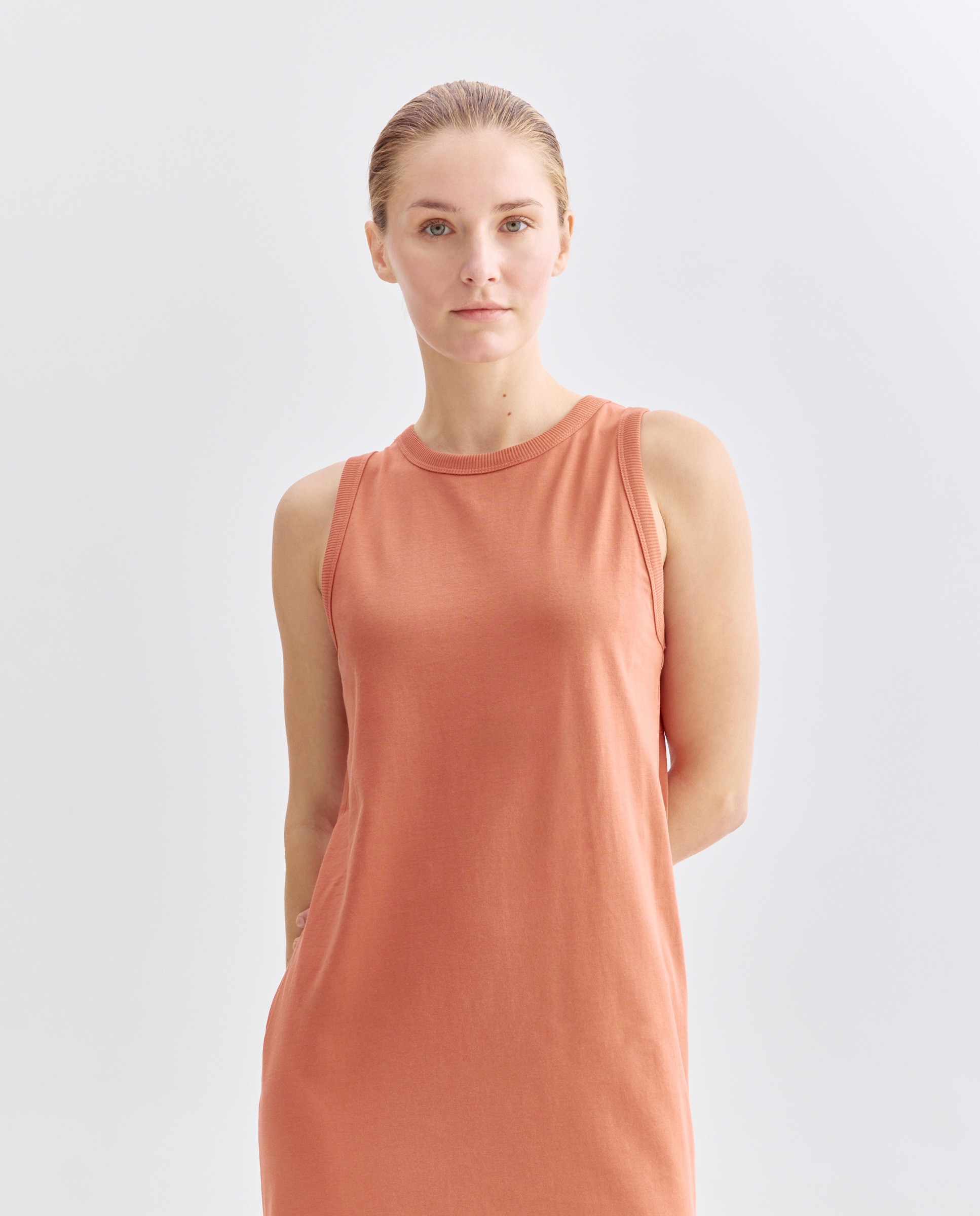 Vestido básico de mujer cuello caja sin mangas 660 Naranja-2