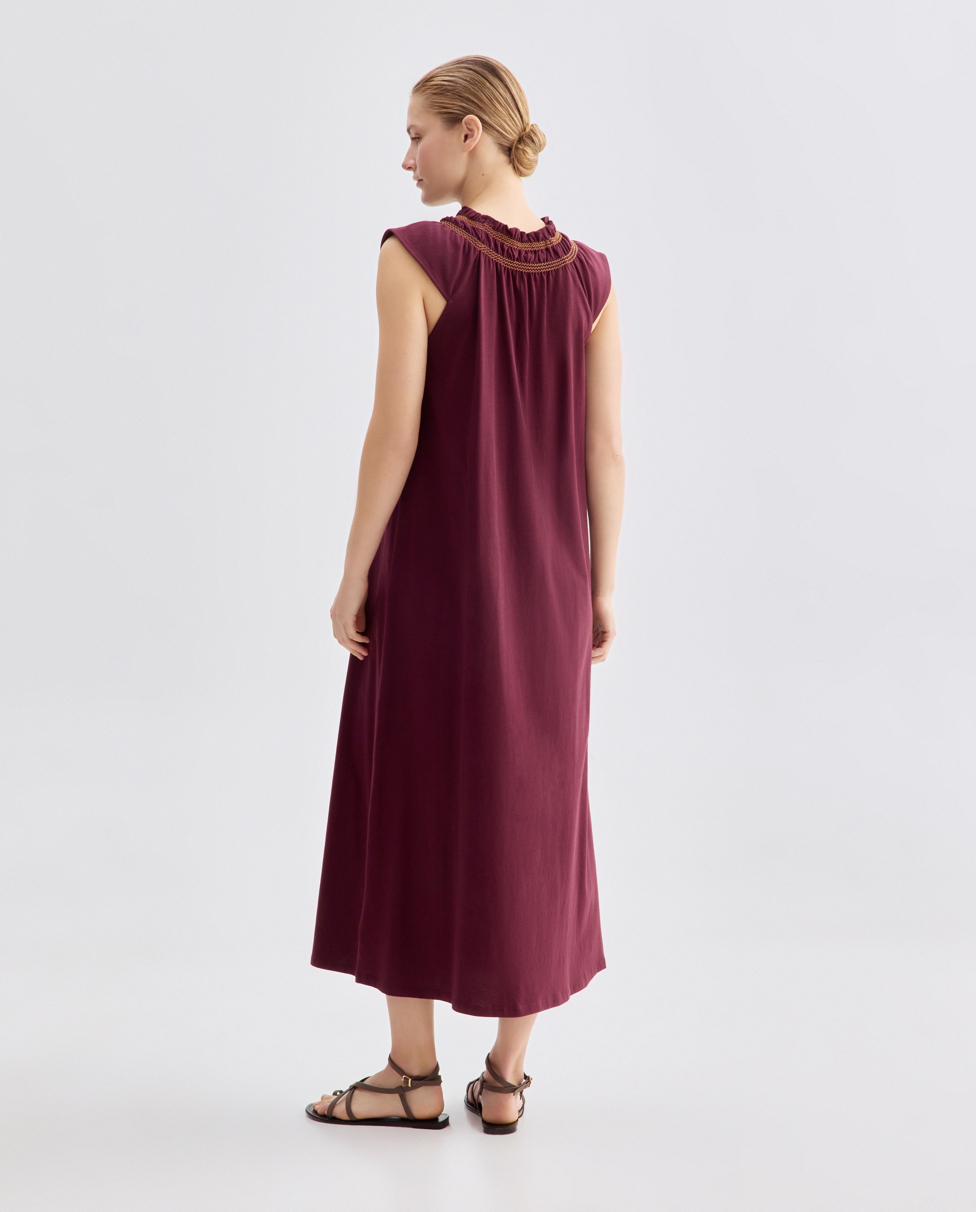 Vestido de mujer cuello caja fruncido sin mangas Burdeos-4