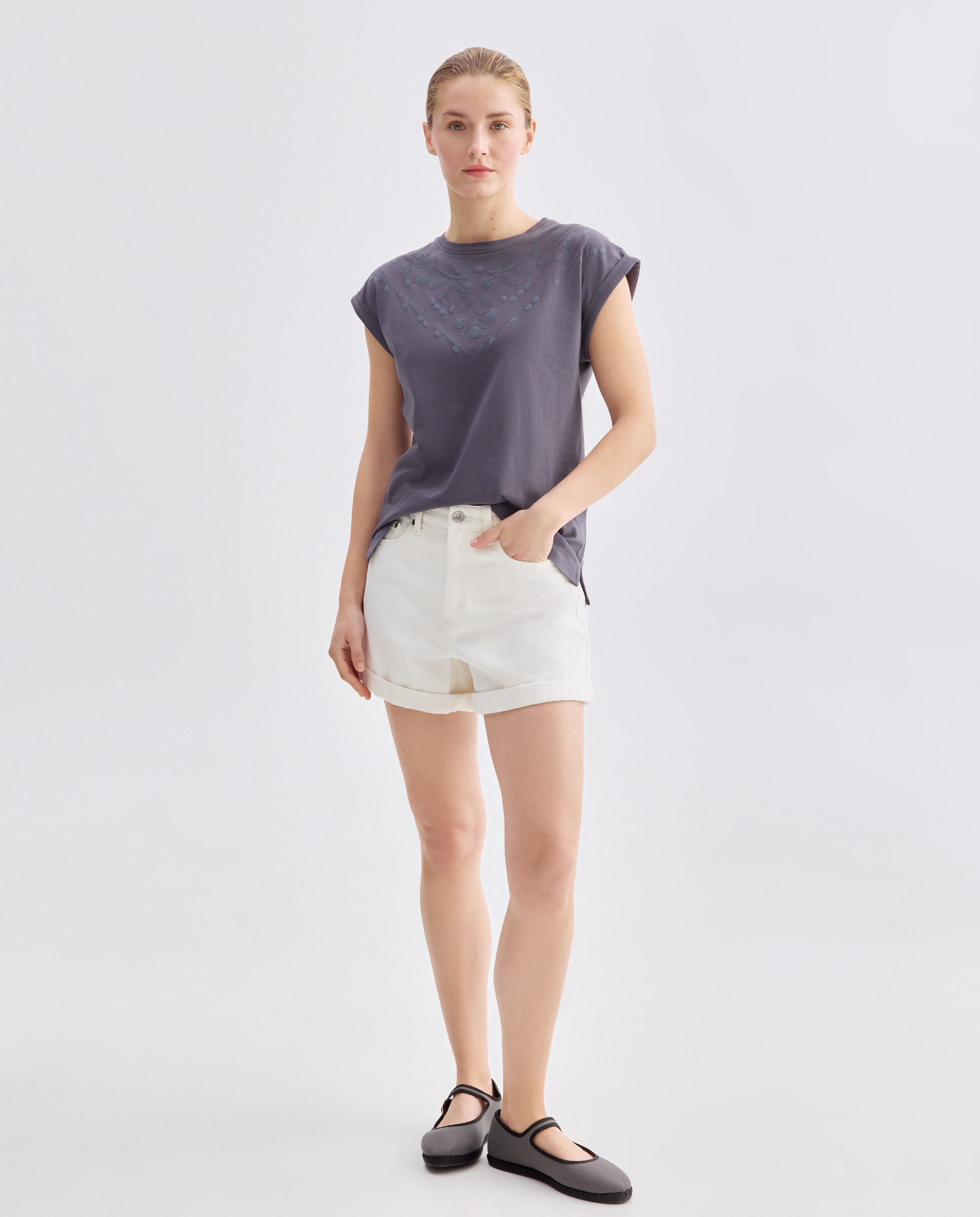 Camiseta de mujer cuello caja puff print Negro-2