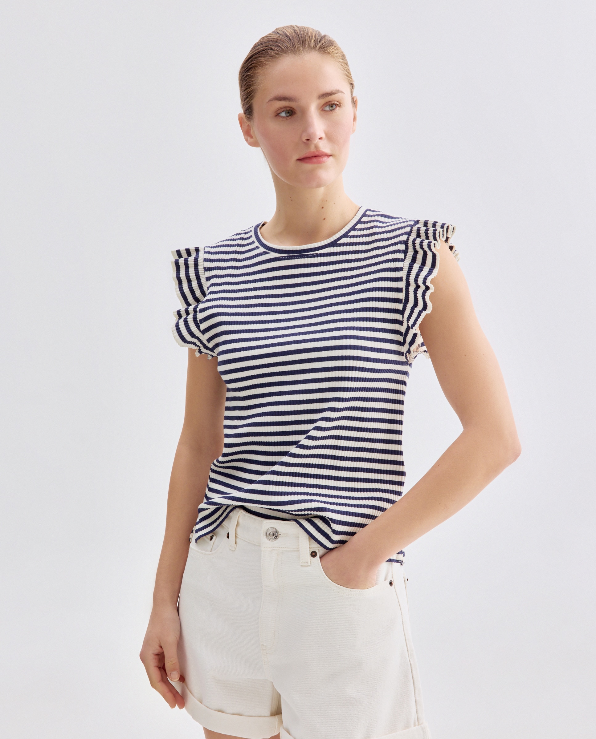 Imagen 0 de Camiseta de mujer cuello caja canalé manga volantes