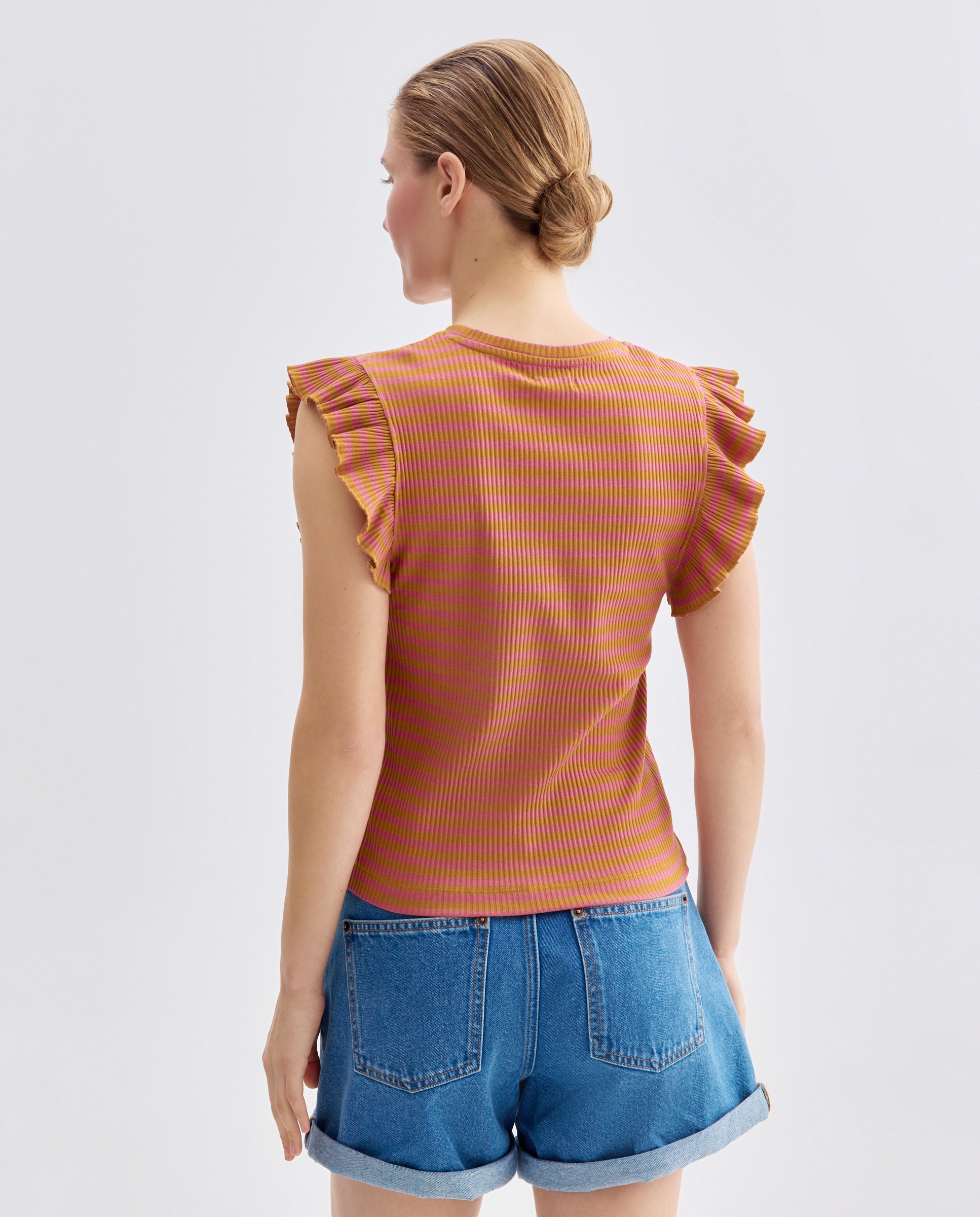 Camiseta de mujer cuello caja canalé manga volantes Rosa-3