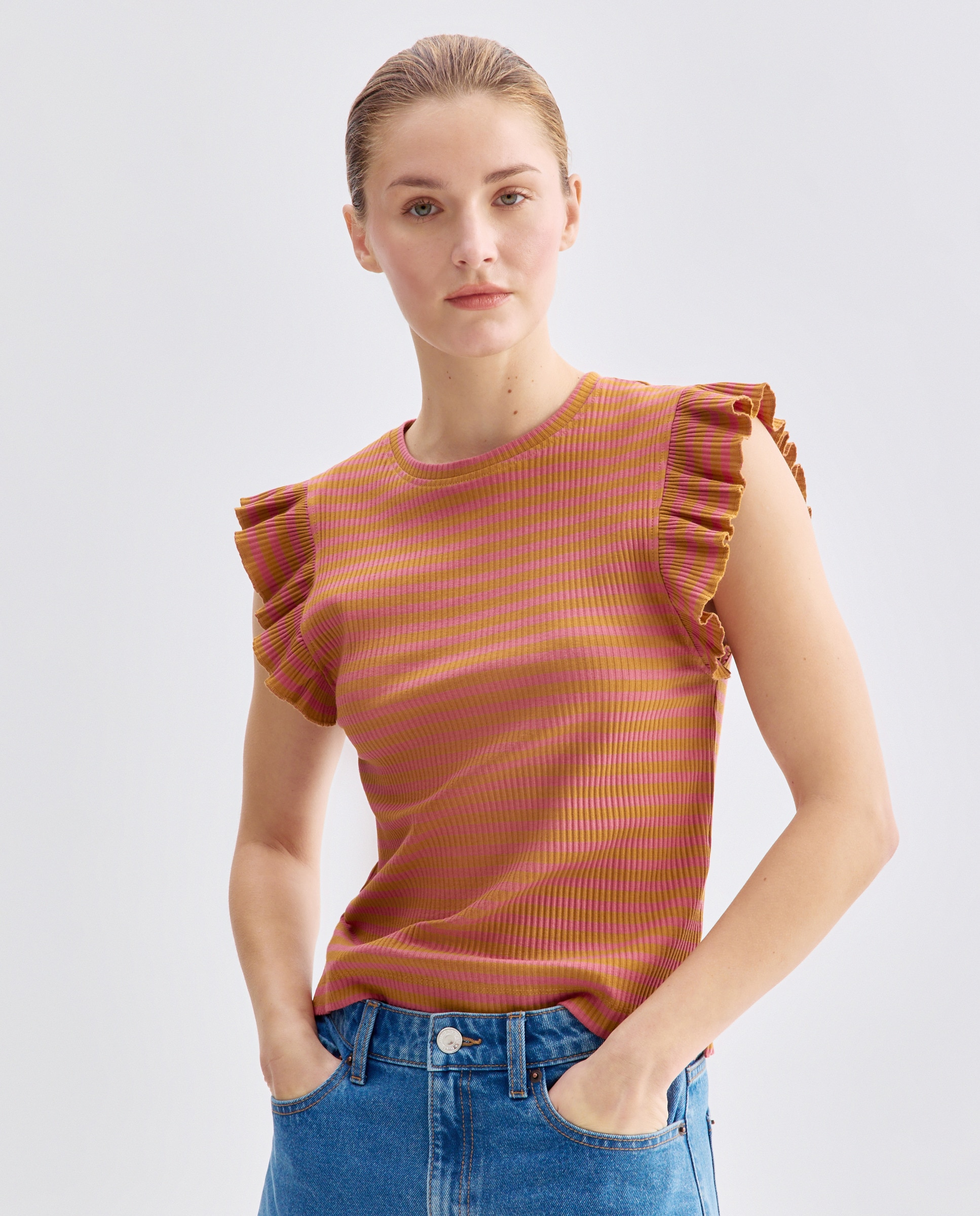 Imagen 0 de Camiseta de mujer cuello caja canalé manga volantes