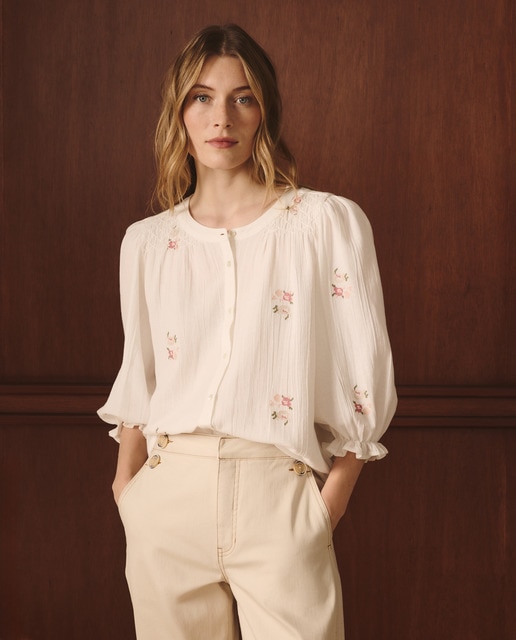 Imagem 0 de Blusa de Manga 3/4 em Tecido Bordado