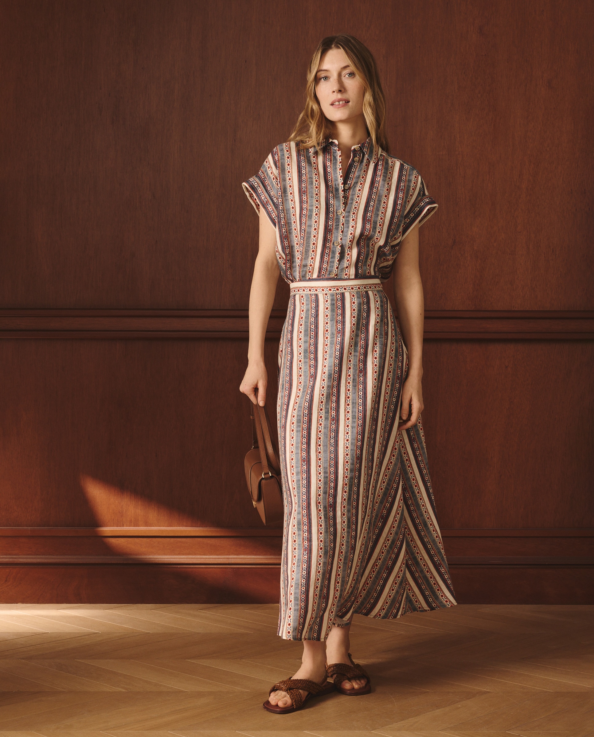 Imagem 0 de Saia Midi de Linho com Flor e Riscas