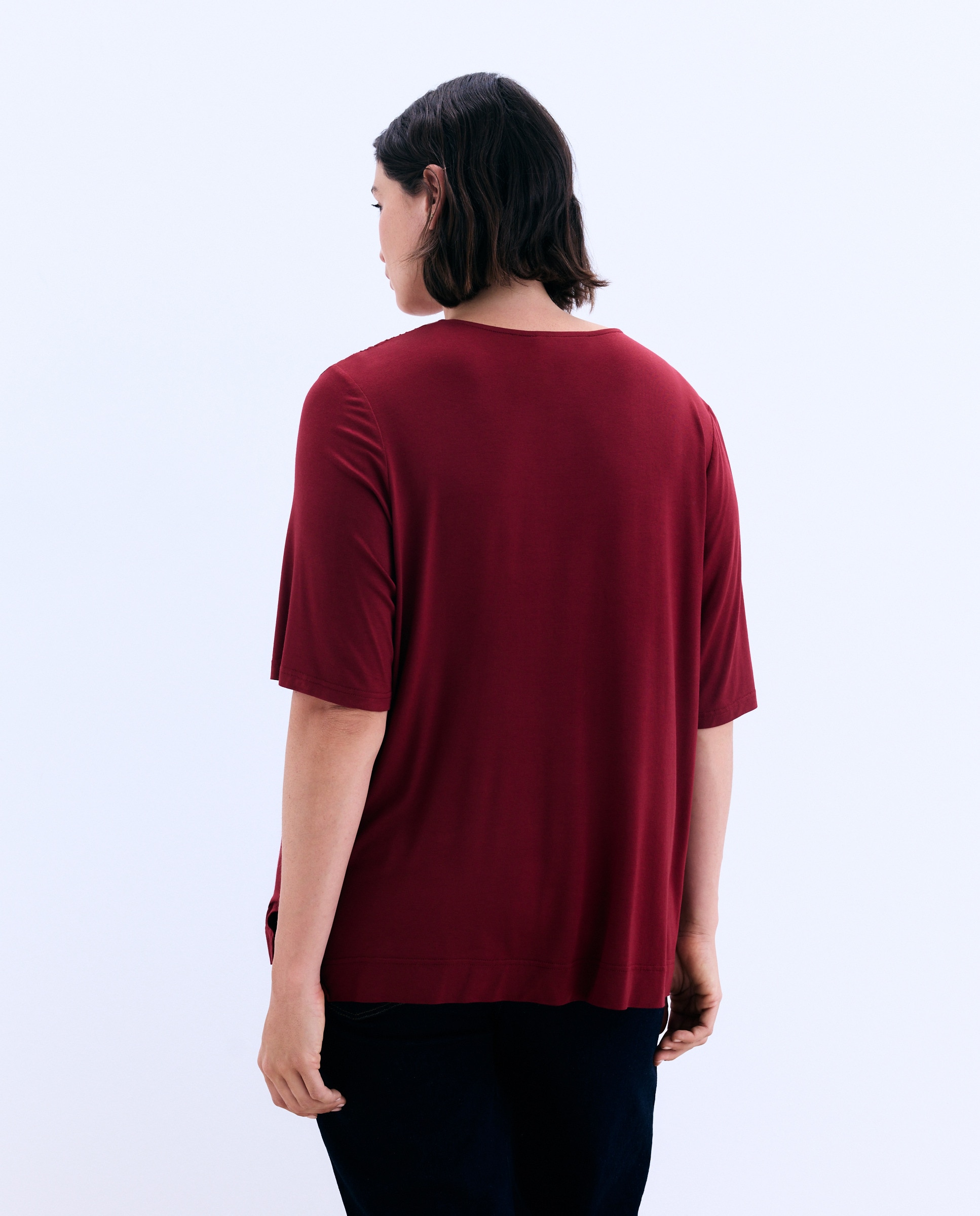 T-shirt com Decote em Bico com Detalhe Vermelhão-3