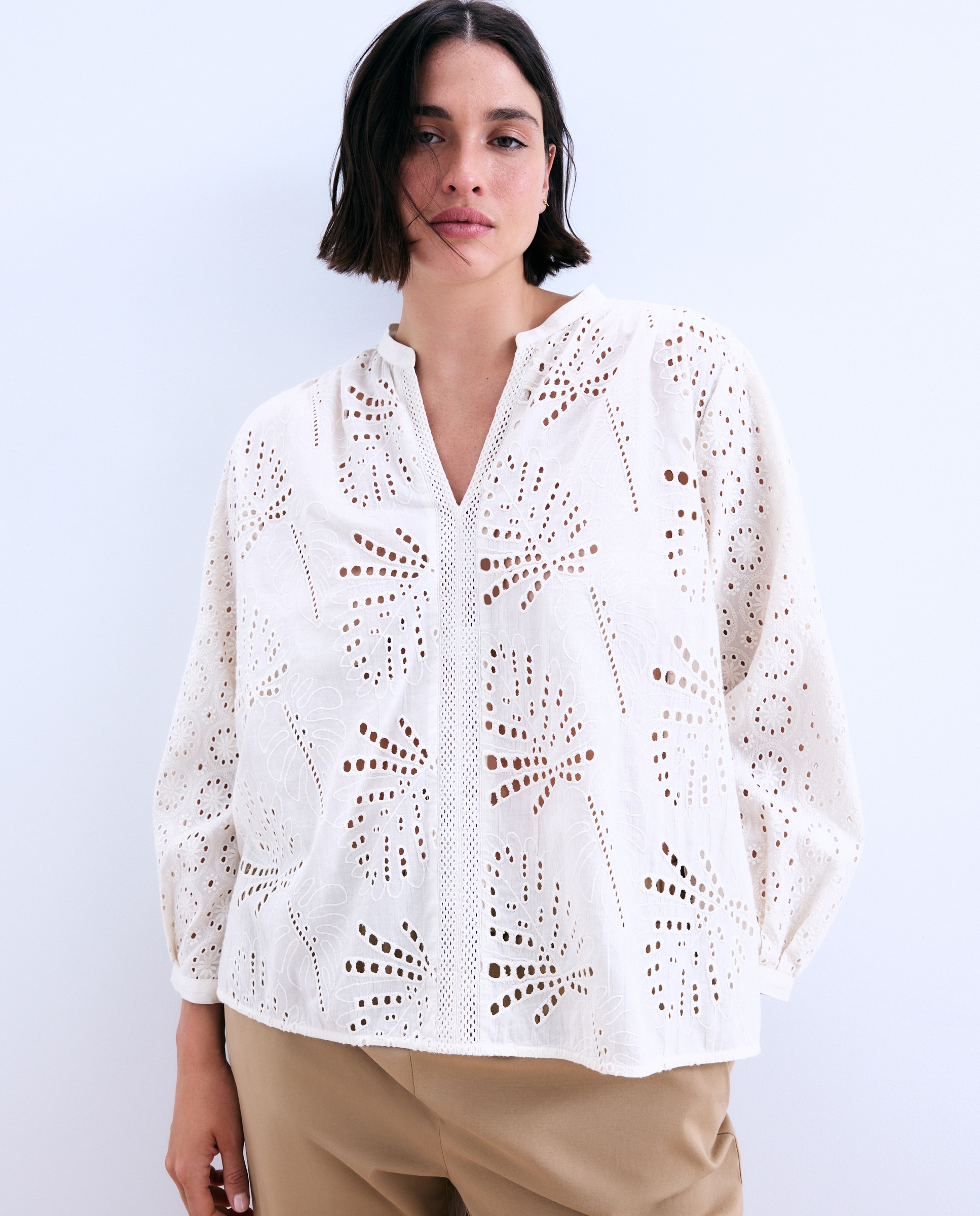 Blusa de Manga Comprida com Bordados Combinados 120 Cru-4
