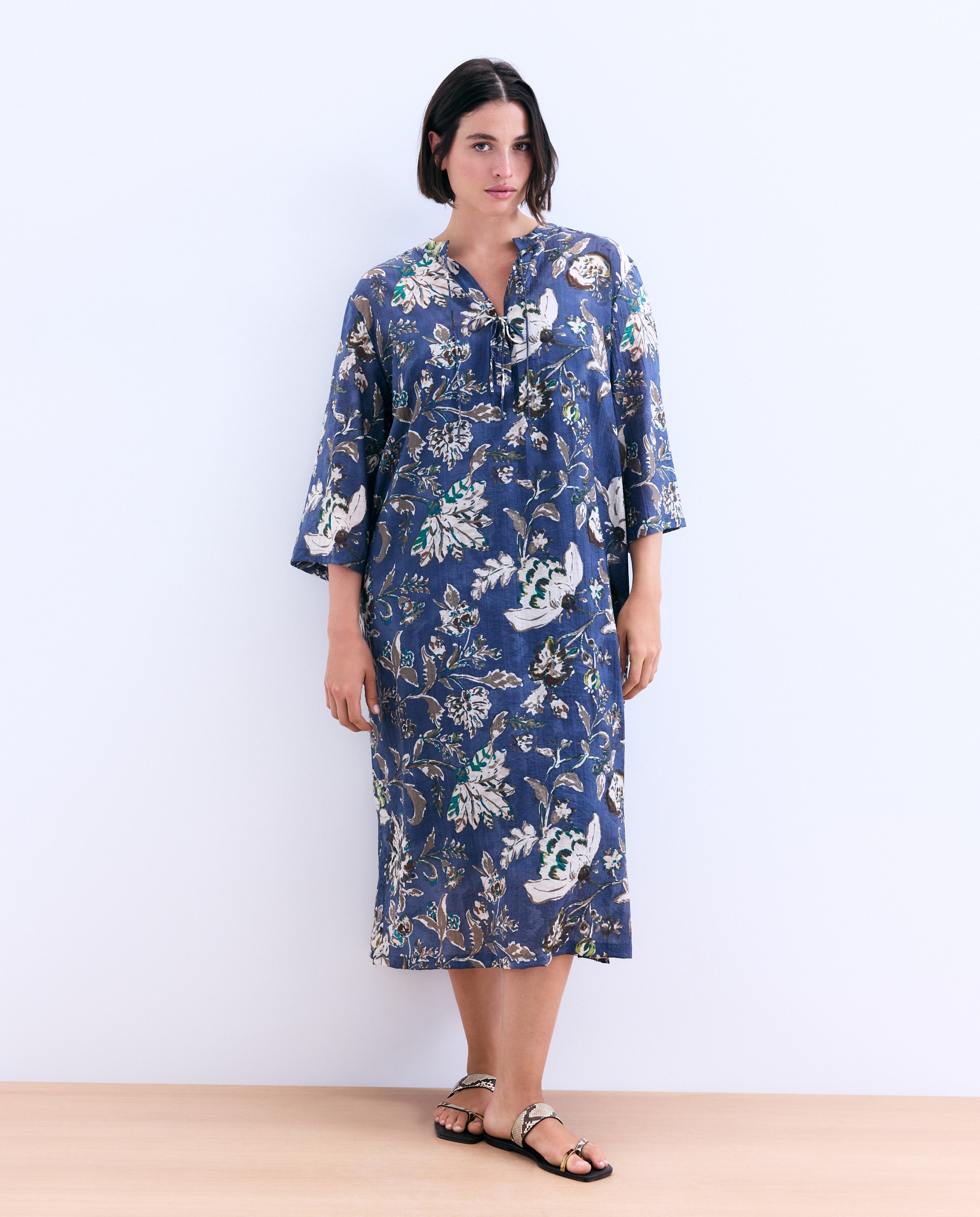 Vestido de Manga Curta com Decote em Bico e Estampado Floral Azul-2