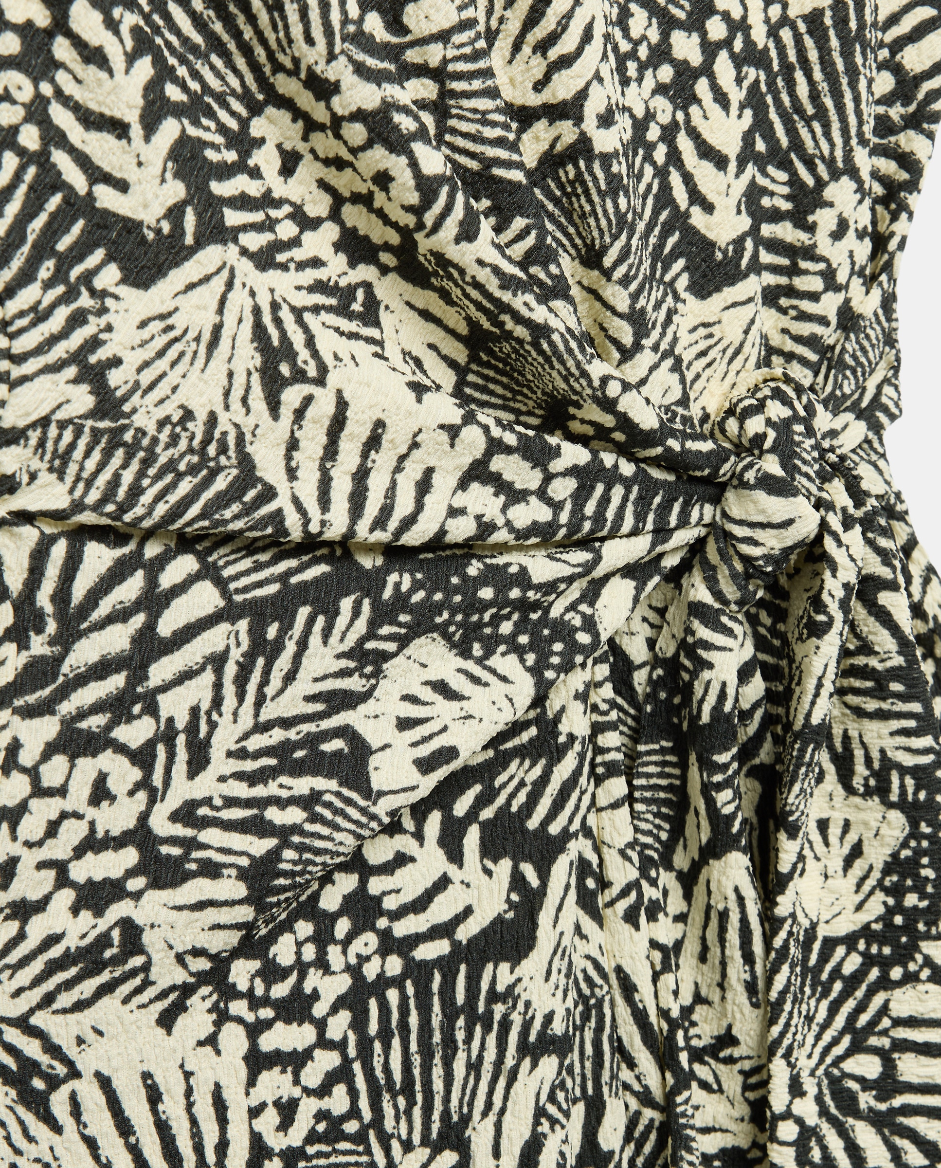 Macacão sem Mangas e com Detalhe de Nó Branco-5