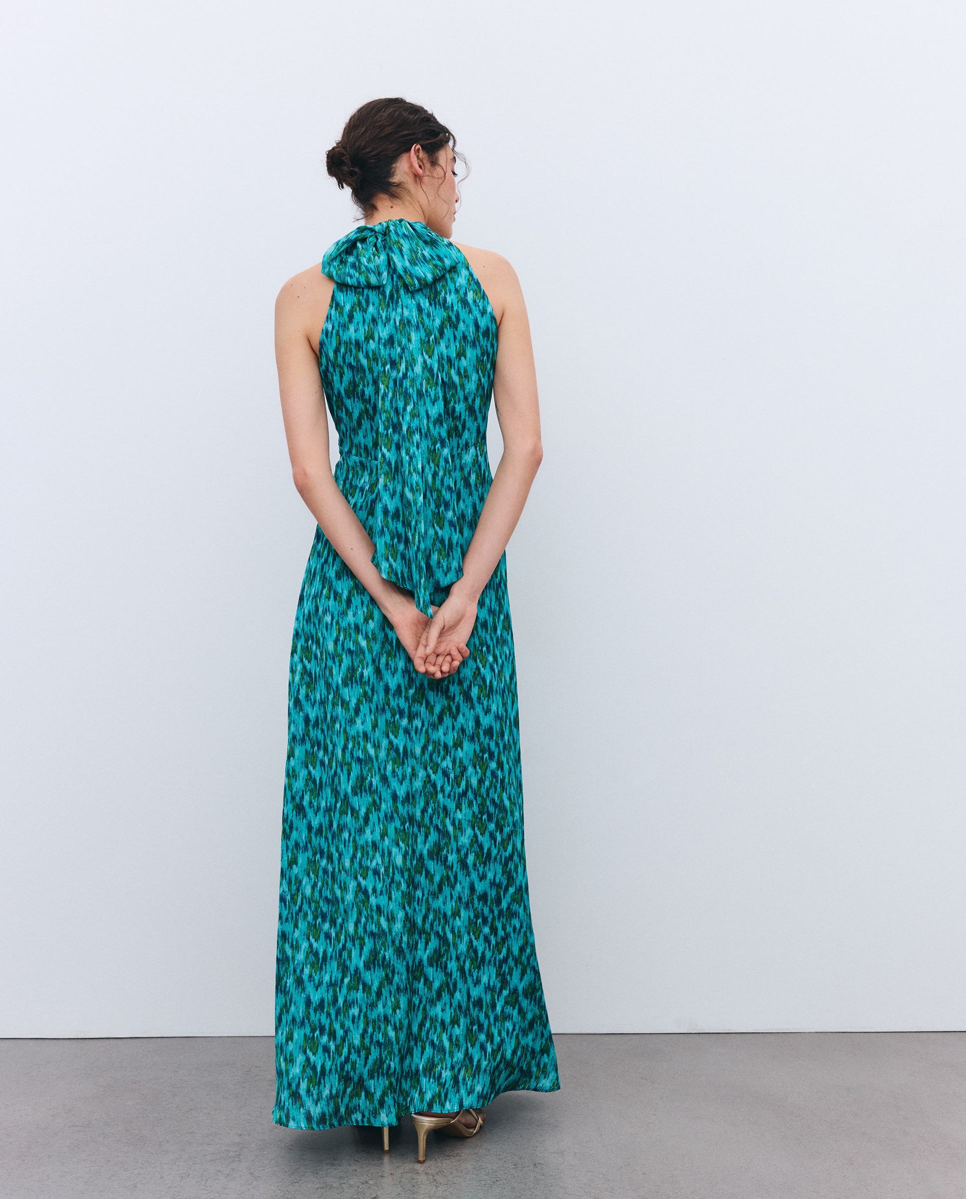 Vestido de Gola Halter com Jacquard Verde-3