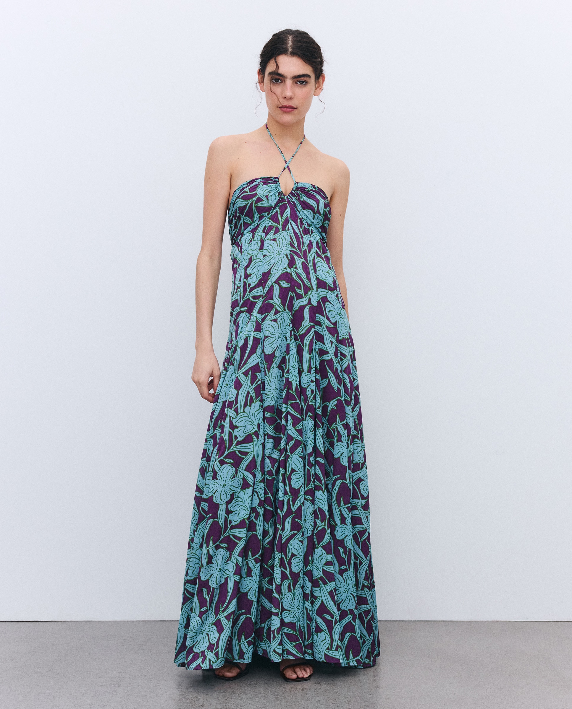 Imagem 0 de Vestido com Decote Coração e Godés