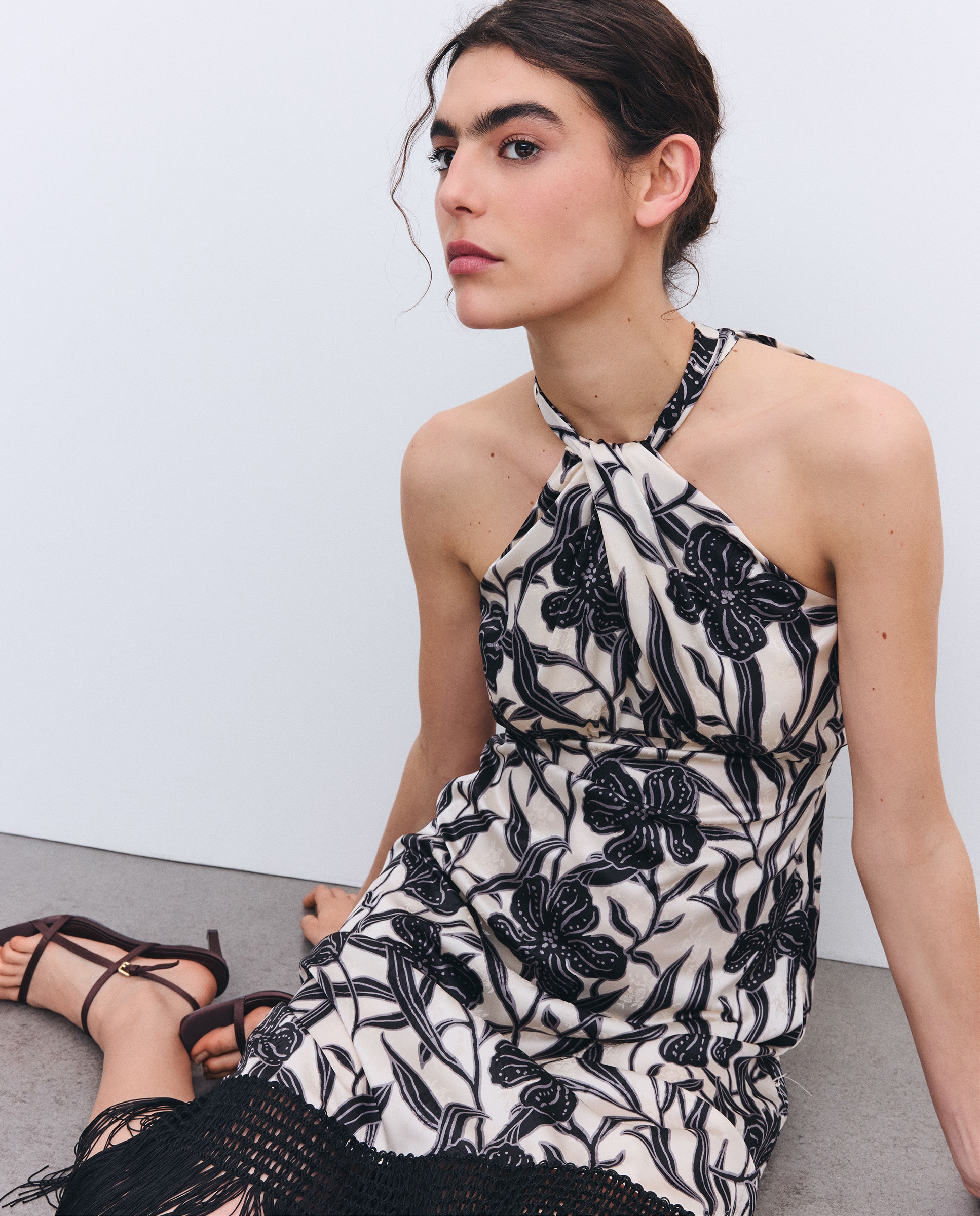 Imagem 0 de Vestido com Franjas e Decote Halter
