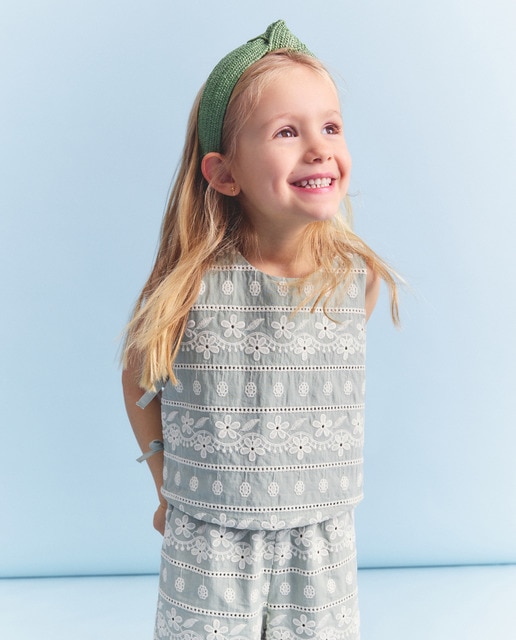 Imagem 0 de Top Bordado com Relevo e Laços