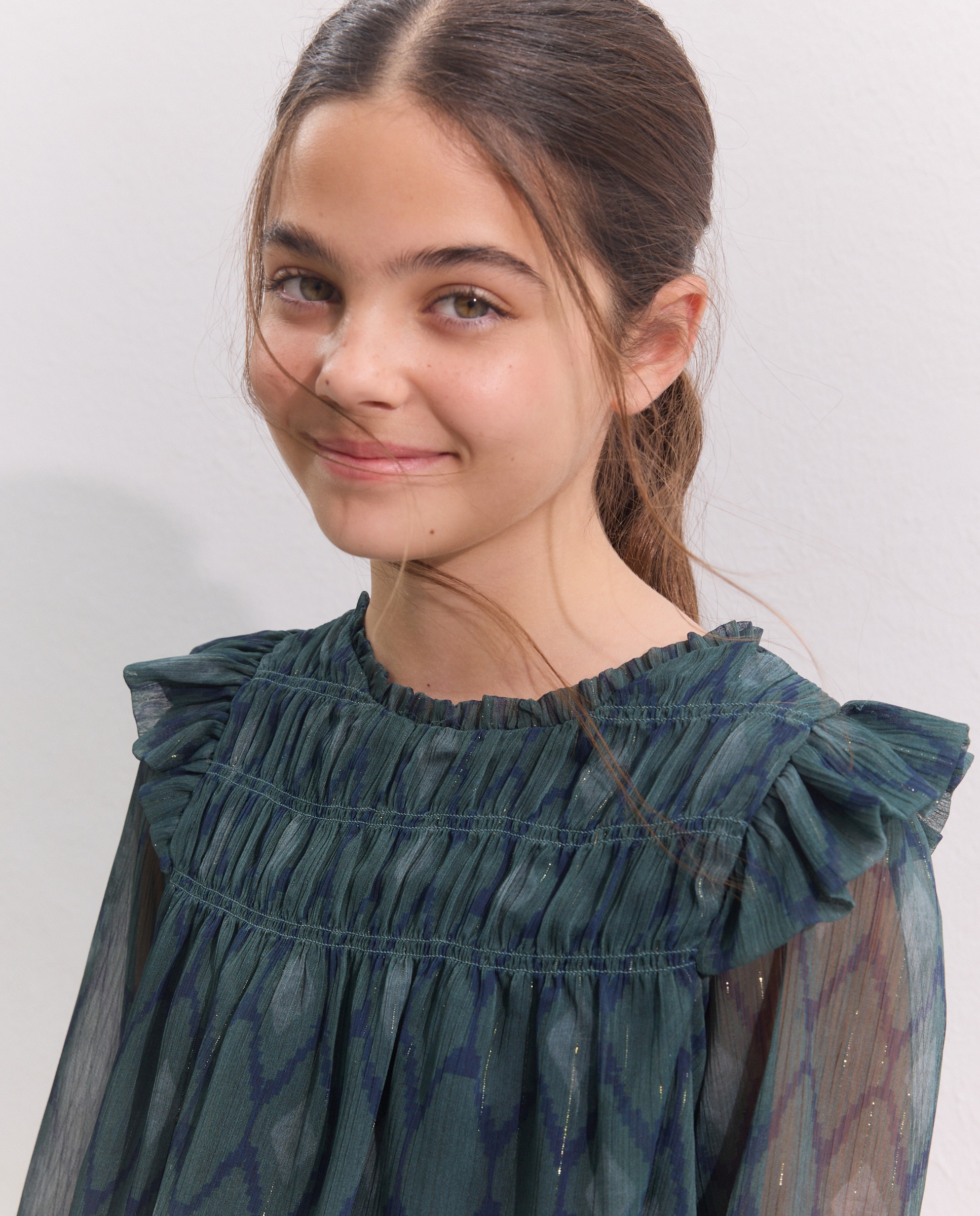 Blusa de Chiffon com Detalhe em Fio Metalizado, Franzidos e Manga Comprida Verde-4