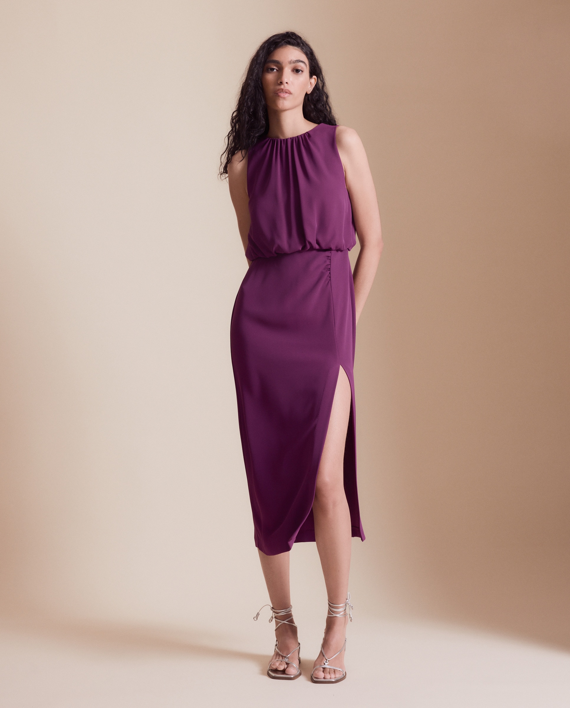 Imagem 0 de Vestido Midi com Franzidos na Cintura