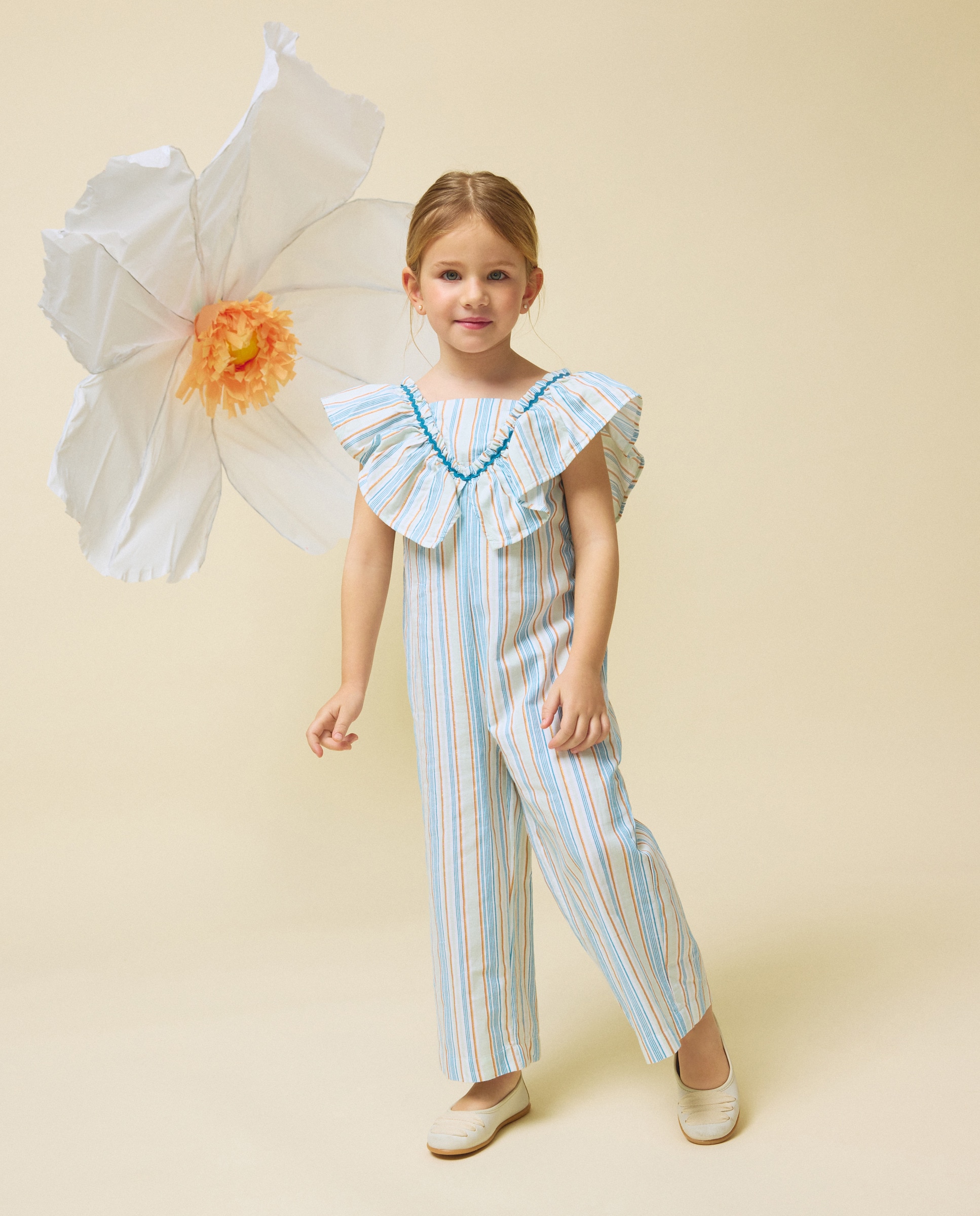 Imagem 0 de Macacão Comprido com Manga Curta e Folho em Bico à Frente