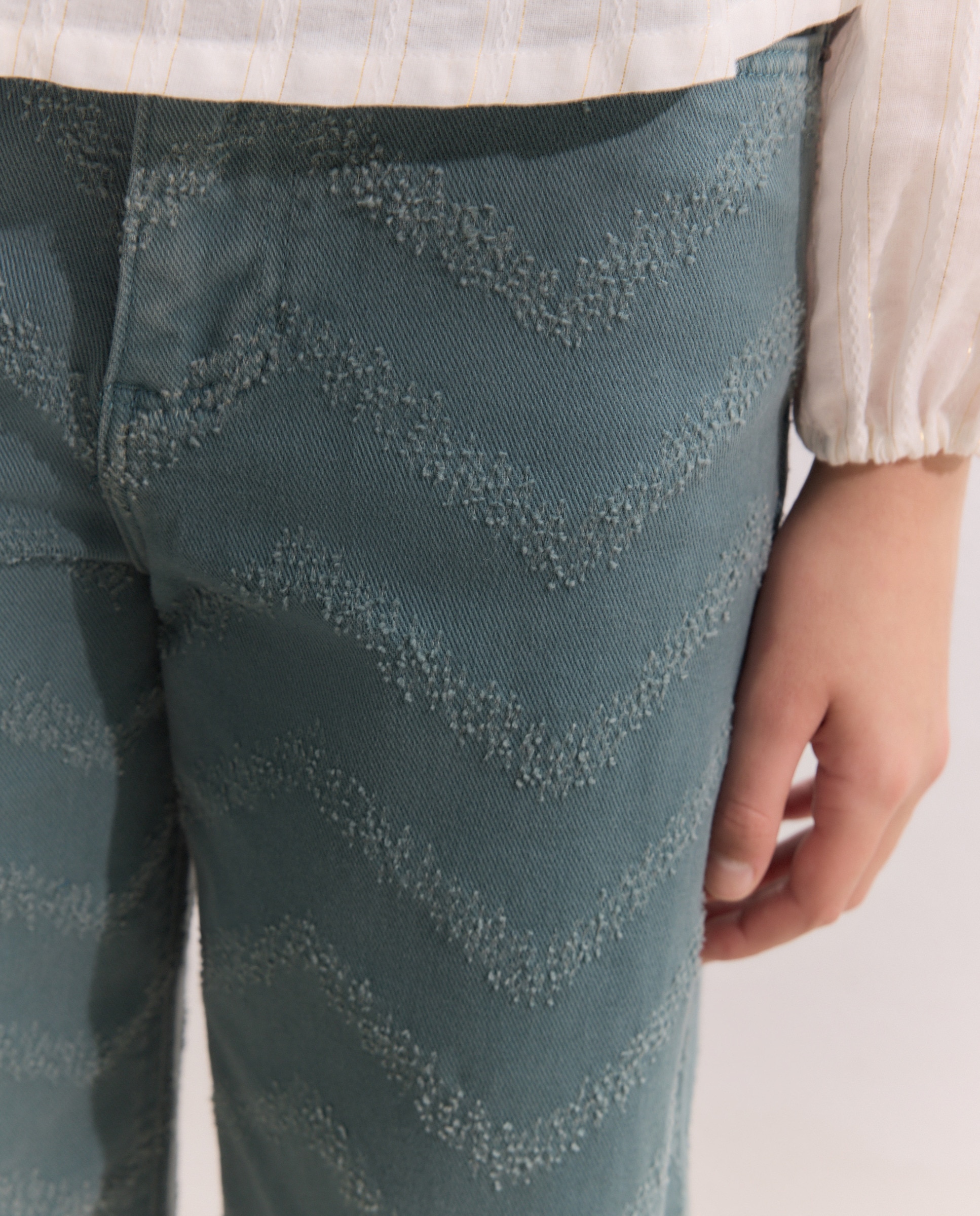 Jeans em Tecido Rasgado e Desfiado 530 Verde Escuro-4