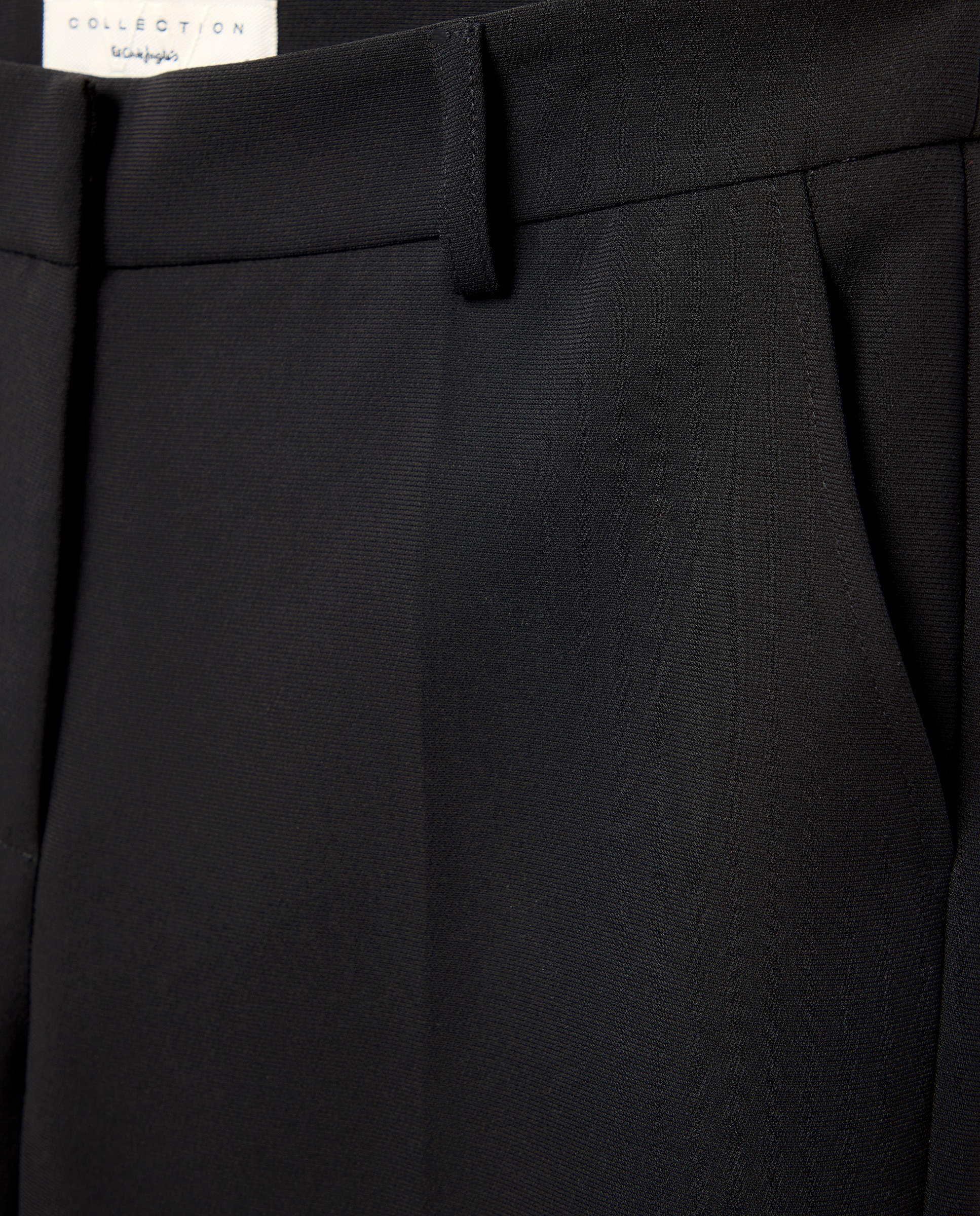 Calças Semi Skinny em Crepe Preto-5