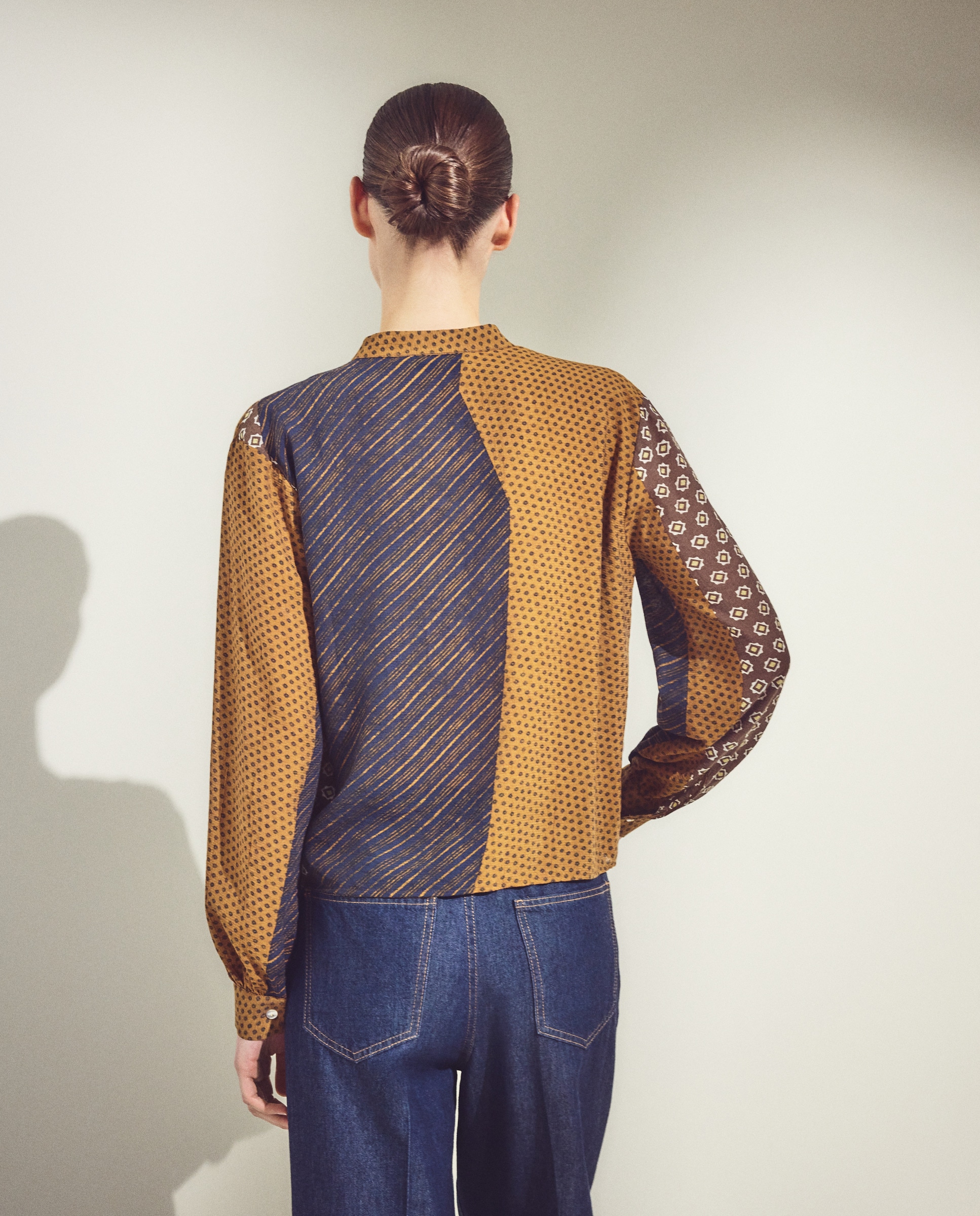 Blusa de Manga Comprida Cruzada com Estampado de Gravata Verde-3