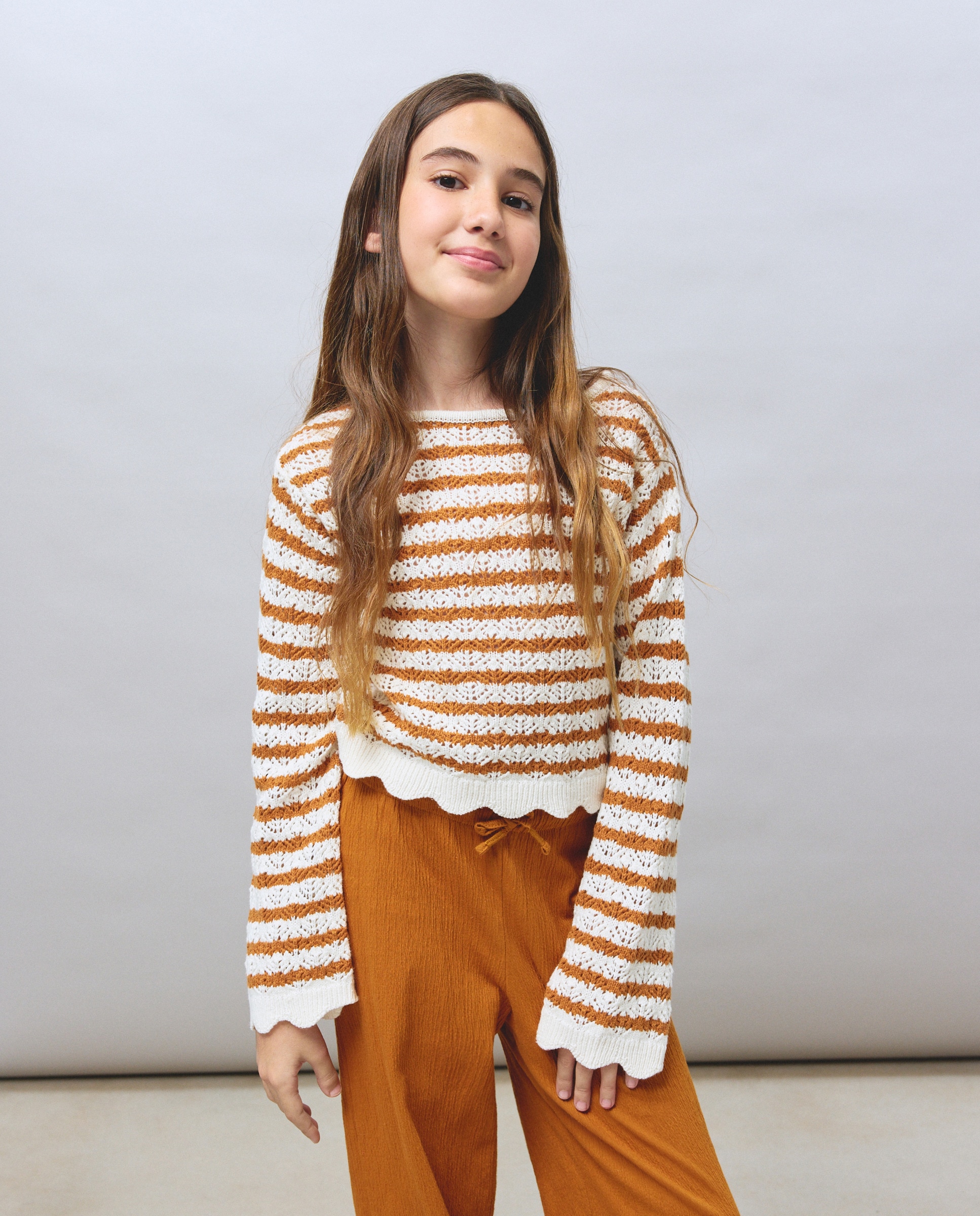 Imagem 0 de Camisola de Malha de Decote Redondo de Malha Aberta às Riscas com Parte Inferior Ondulada