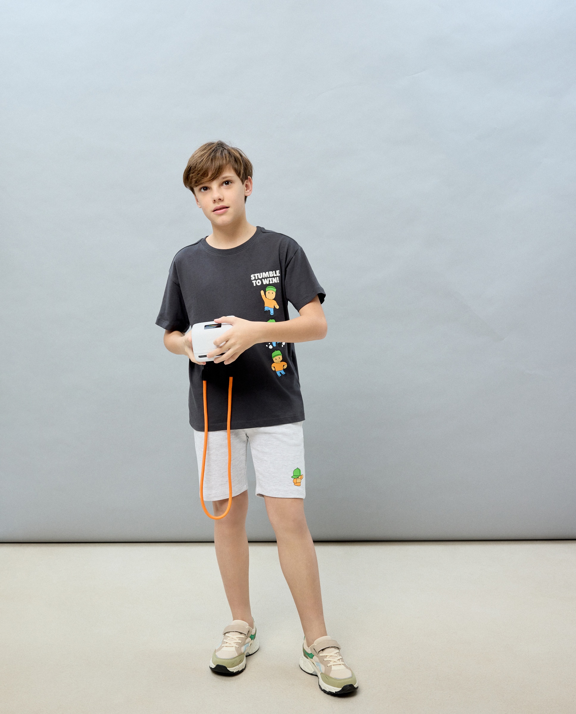 Conjunto de T-shirt e Calções Cinzento-2