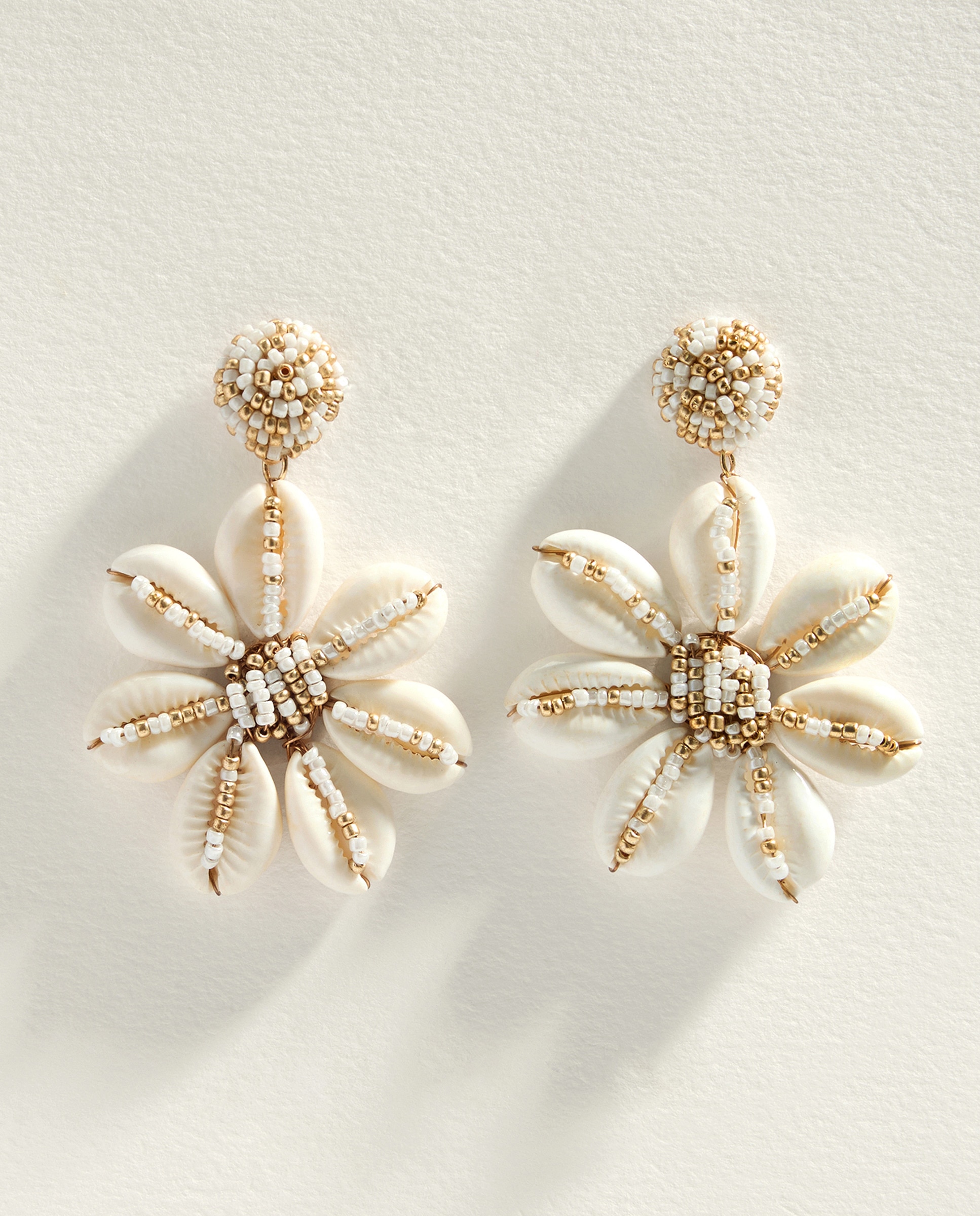 Imagem 0 de Brincos de Flor com Concha