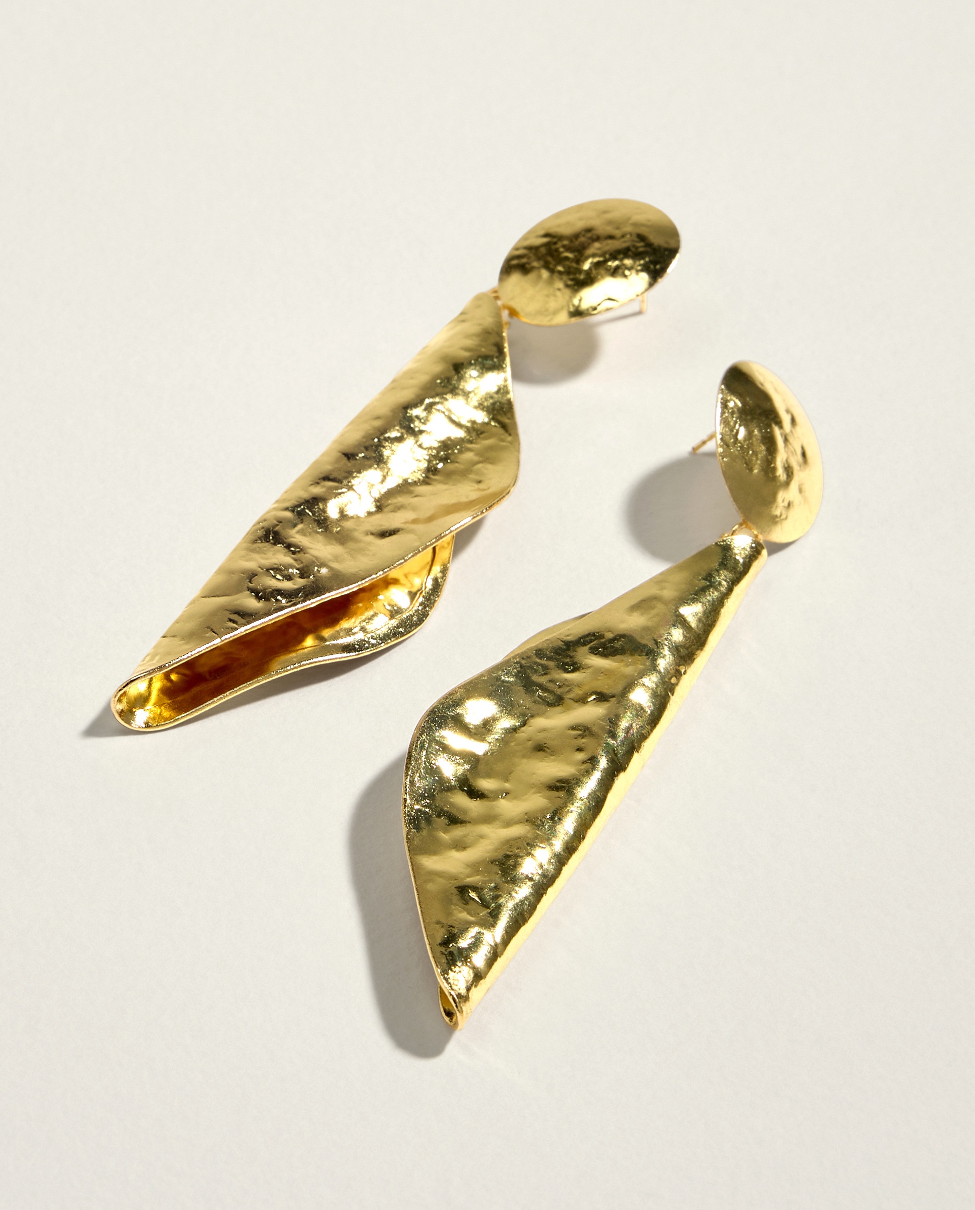 Brincos com Pétala de Flor 390 Ouro-2