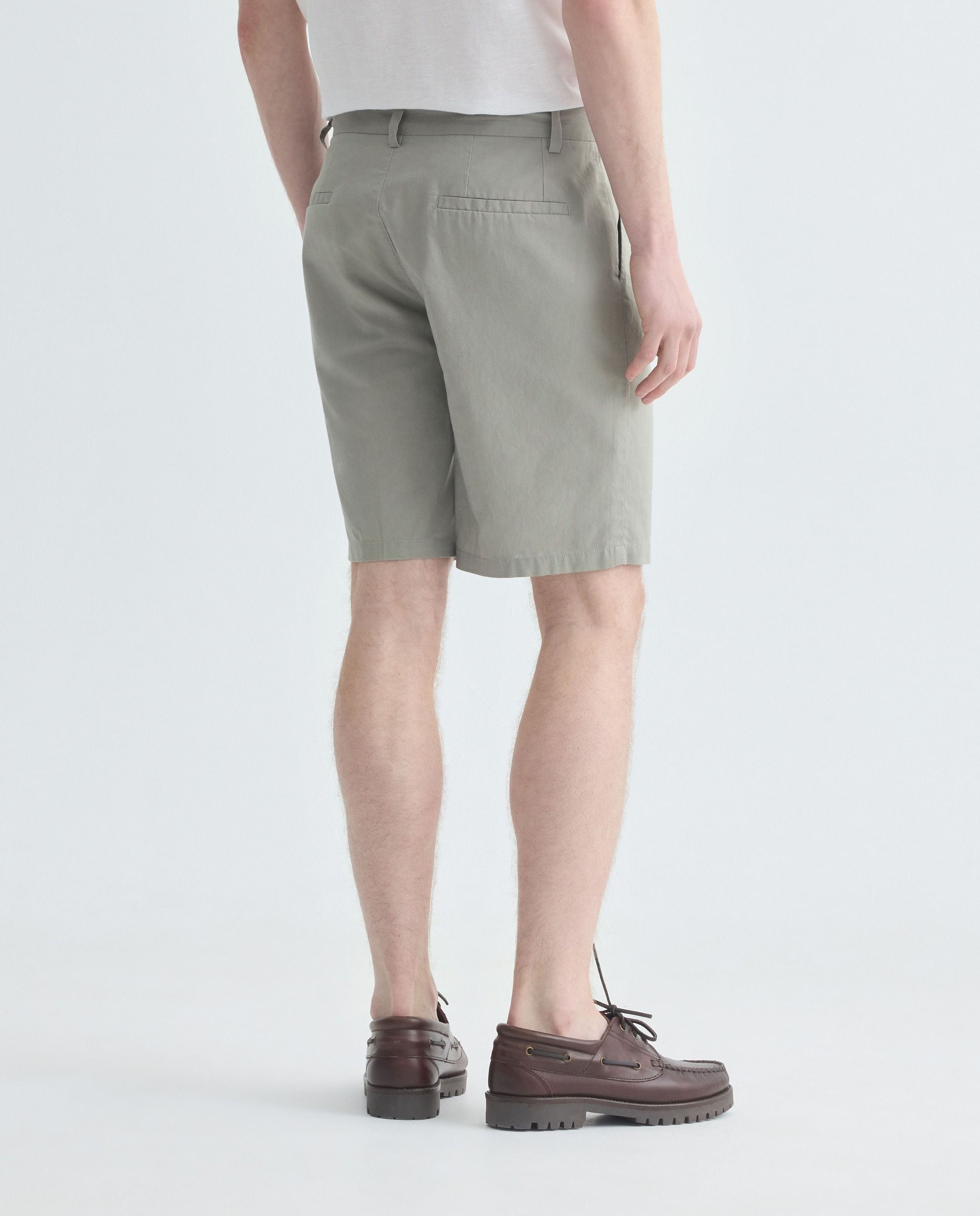 Bermuda hombre chino con lino Visón oscuro-3